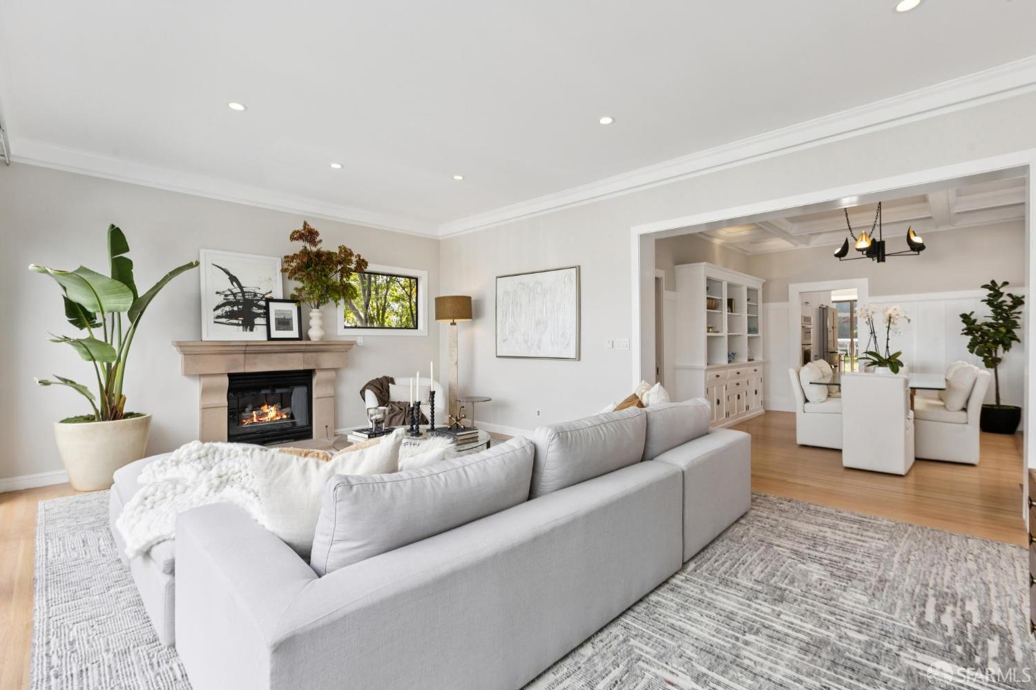 4335 Cesar Chavez Street