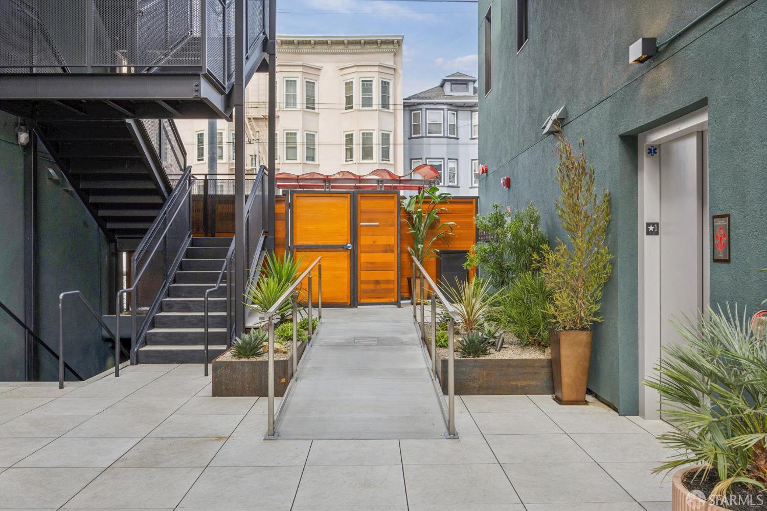 4135 California Street # 6