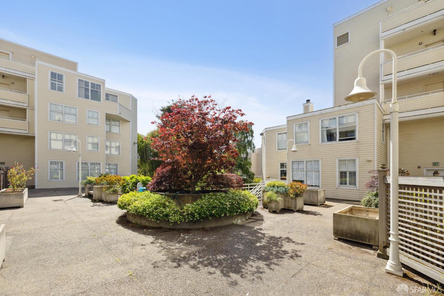 2075 Sutter Street # 319