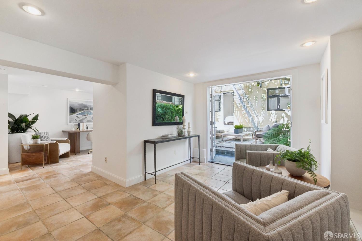 659 Greenwich Street