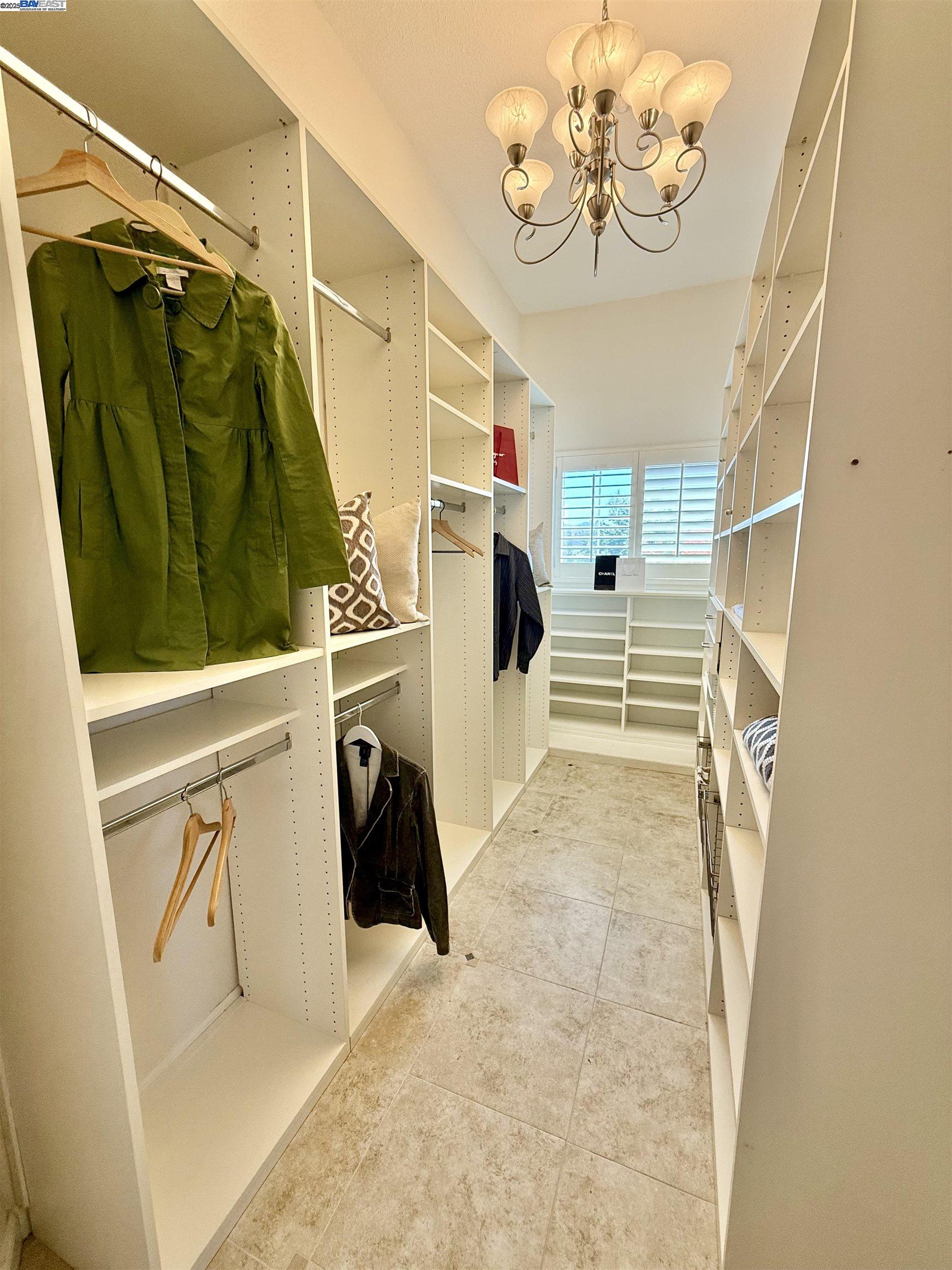 1164 Lexington Way
