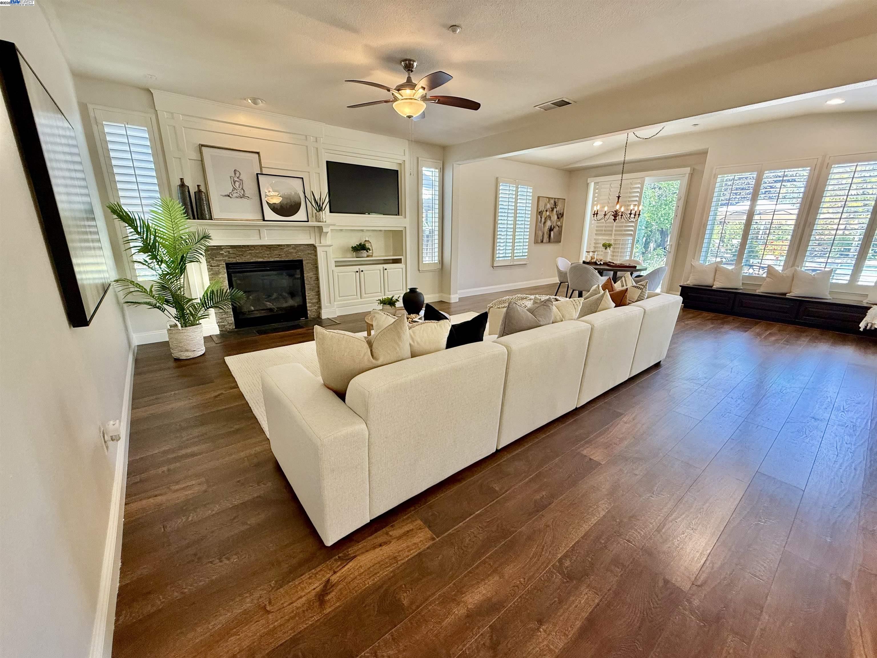 1164 Lexington Way