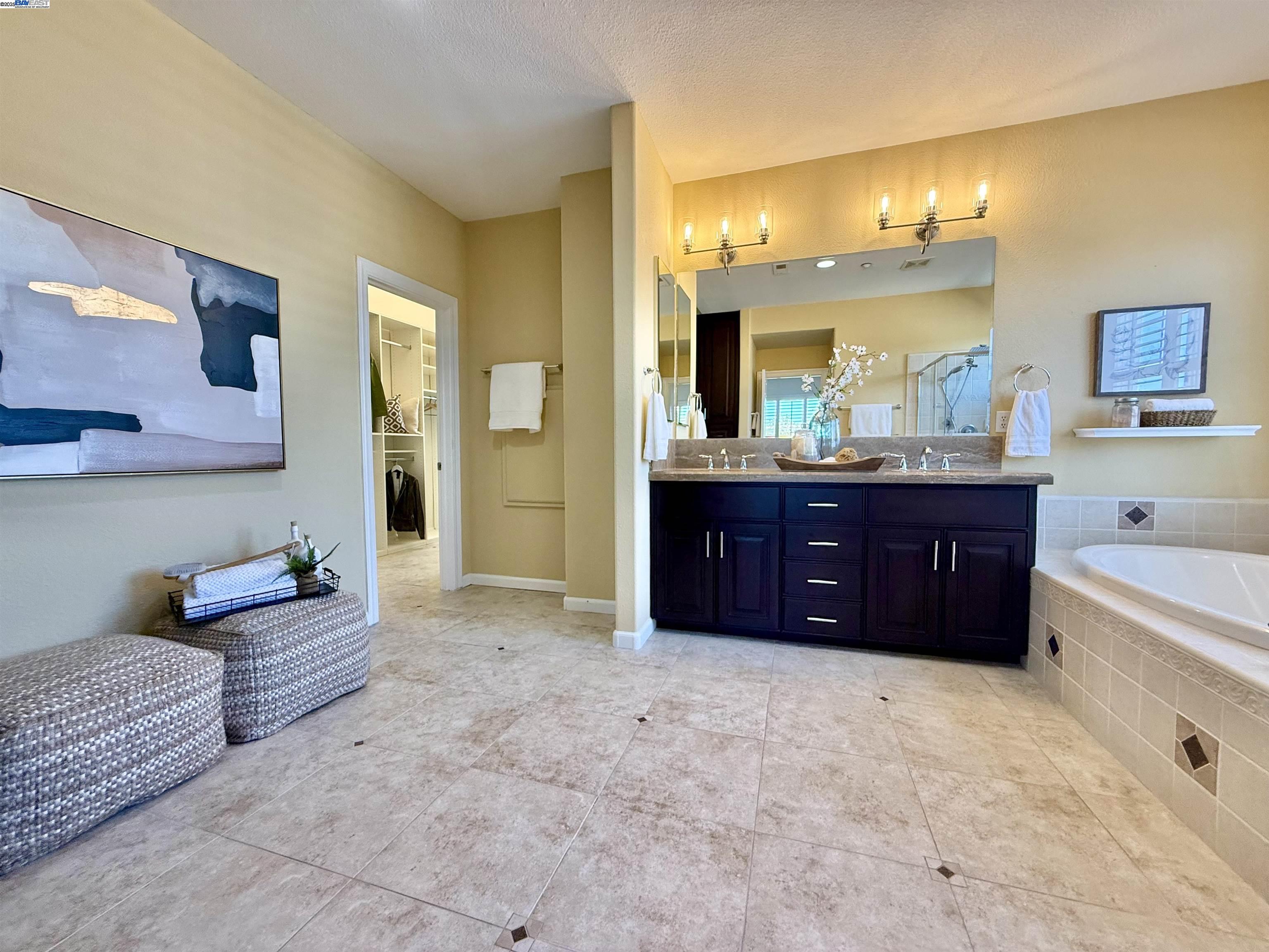 1164 Lexington Way
