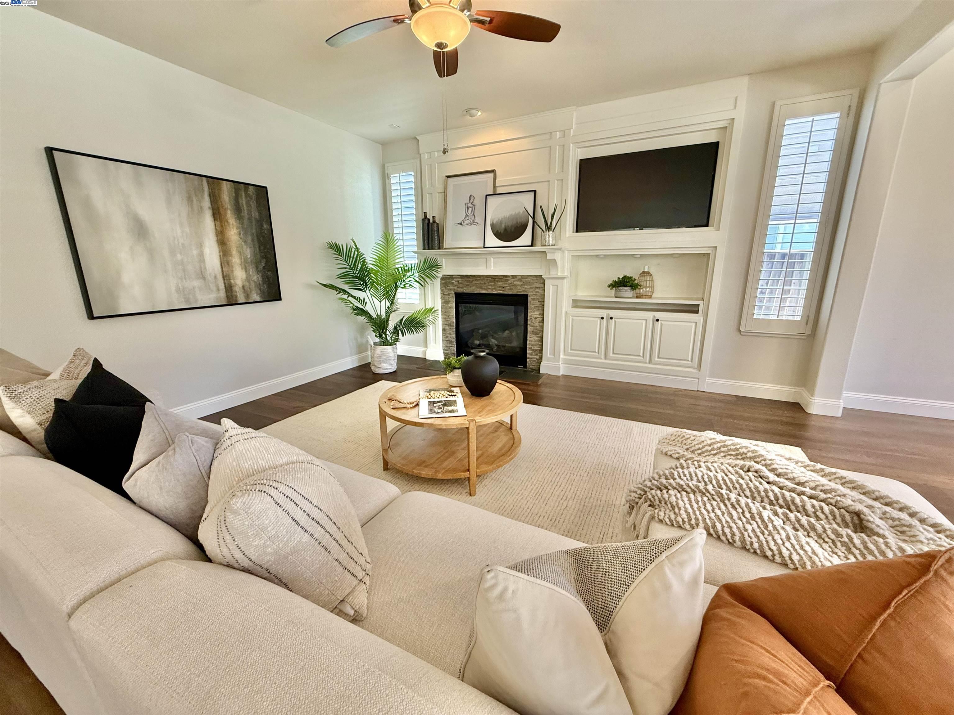 1164 Lexington Way