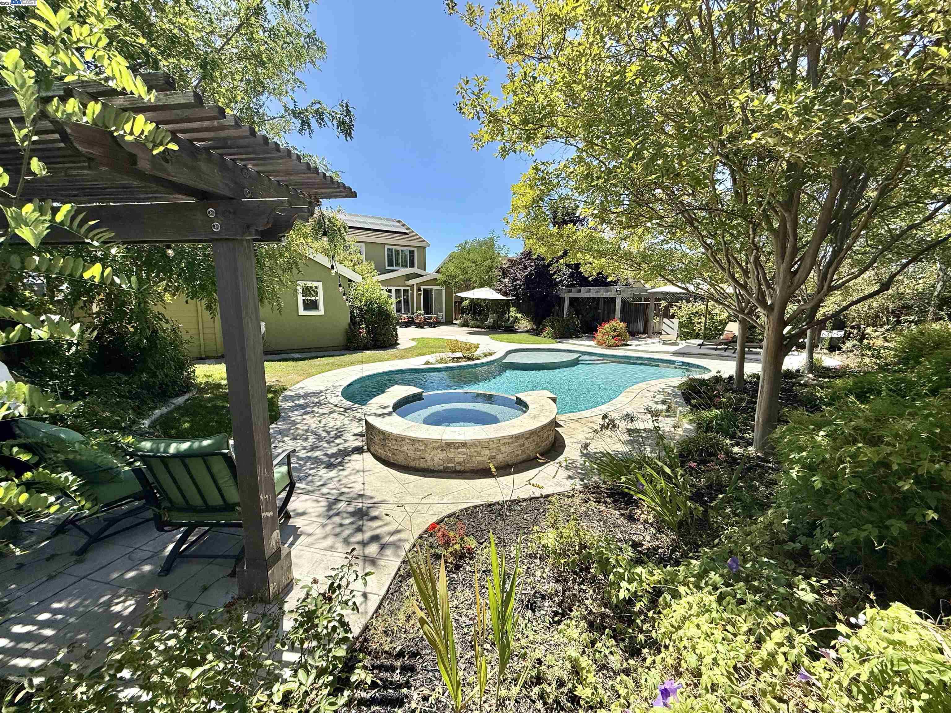 1164 Lexington Way