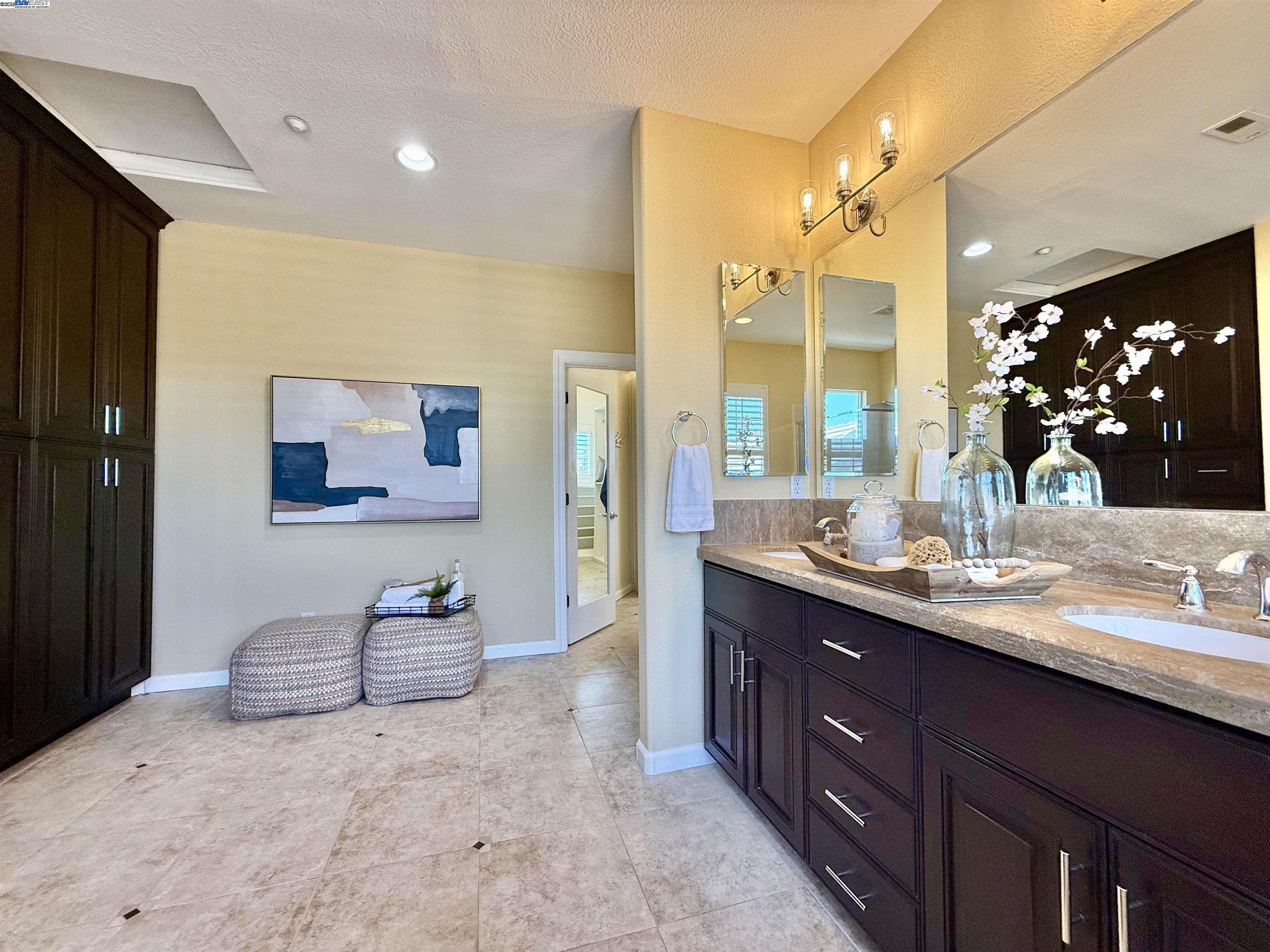 1164 Lexington Way
