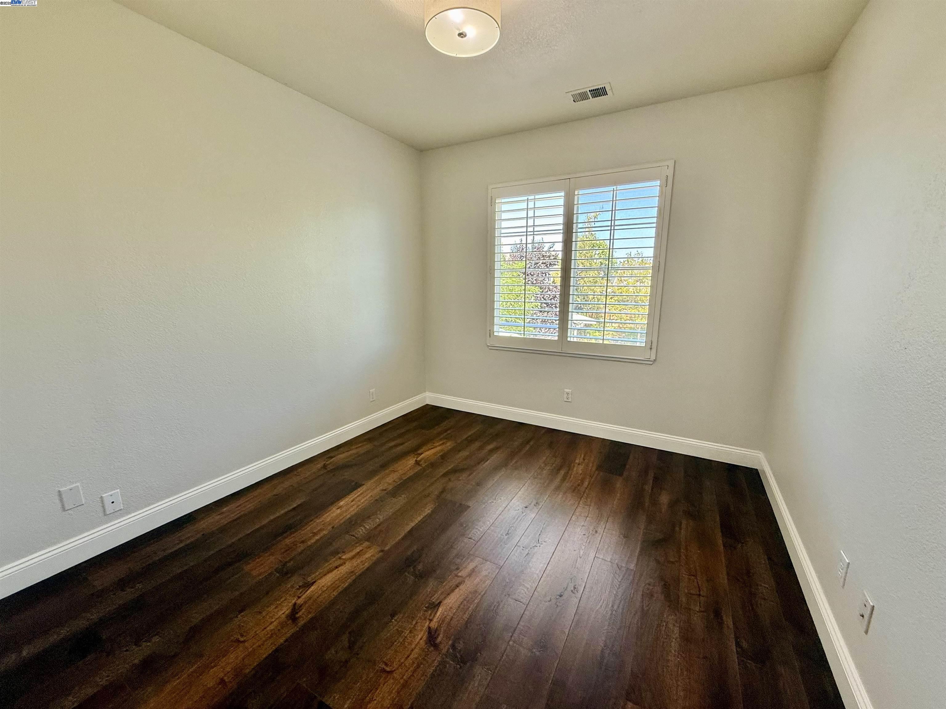 1164 Lexington Way