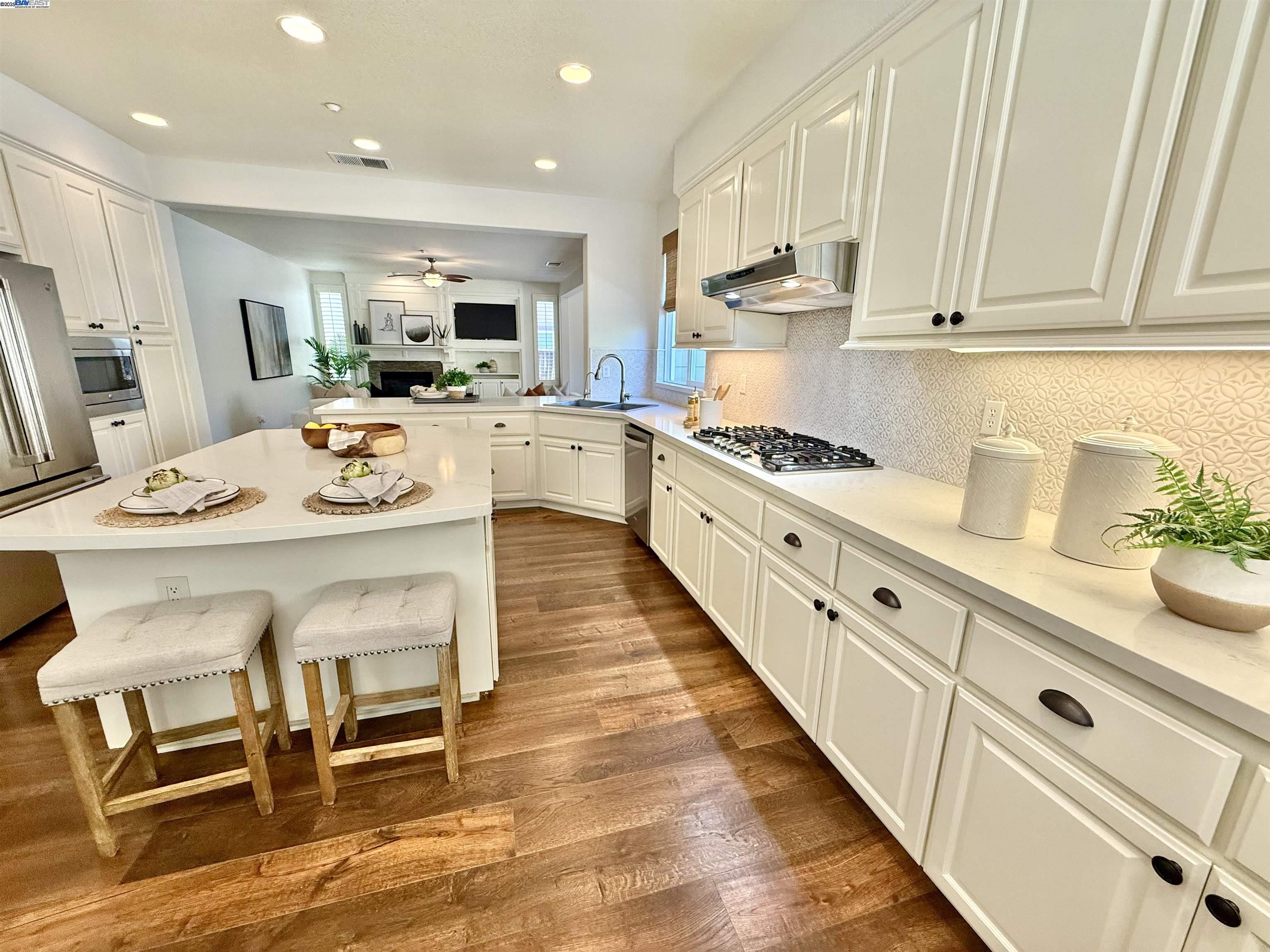 1164 Lexington Way