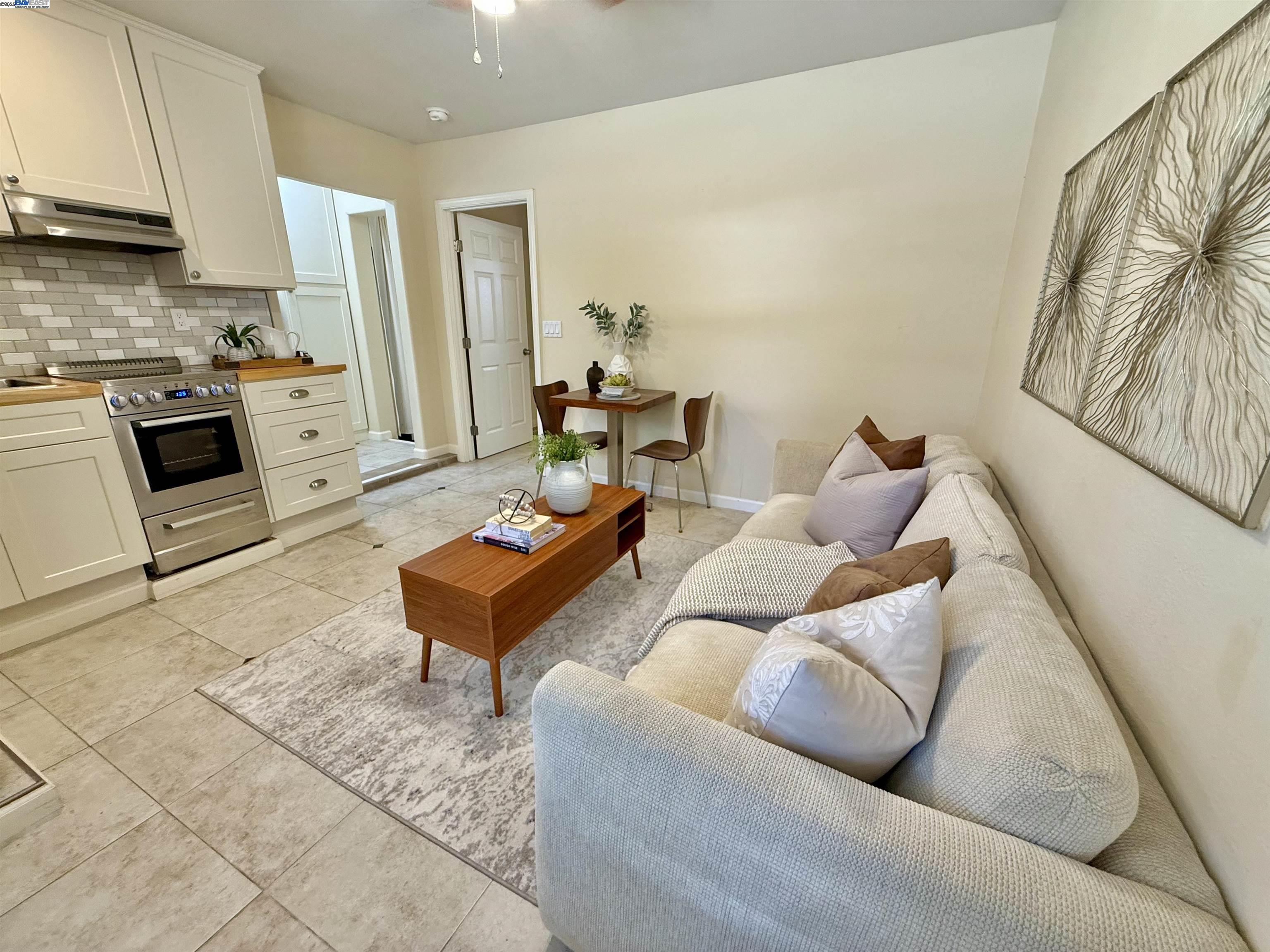 1164 Lexington Way
