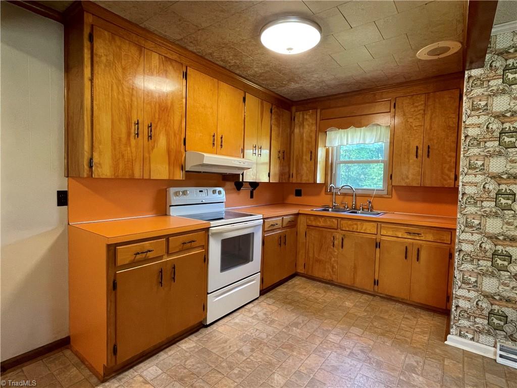 1295 Dolphin Drive, Winston-Salem