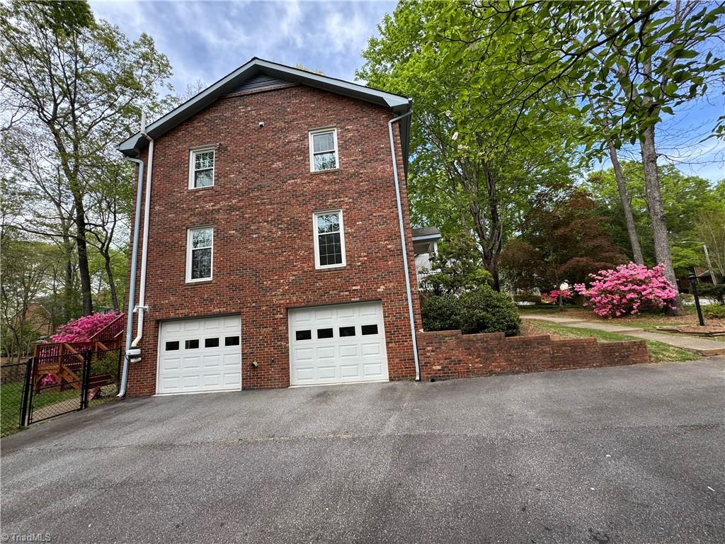 4184 Dimholt Court, Winston-Salem