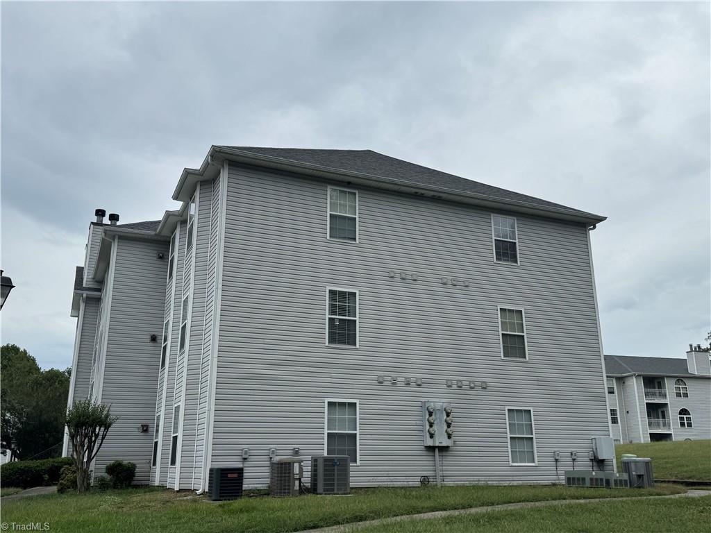 421 Rivertree Lane, Winston-Salem