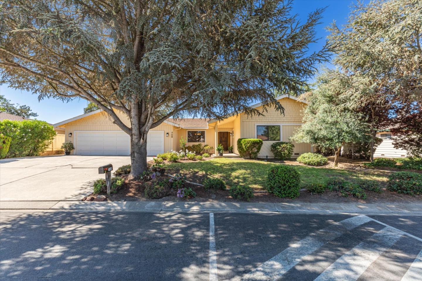 740 S Ridgemark DR