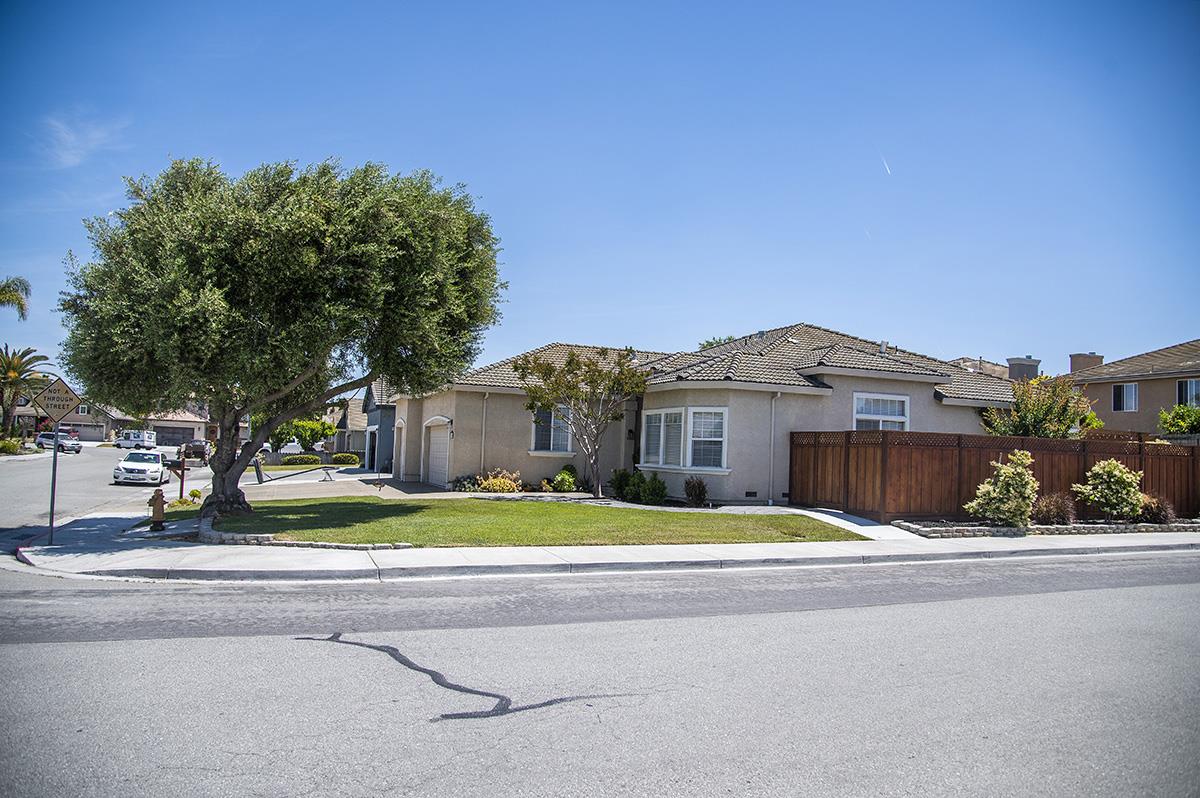 341 Eastview CT