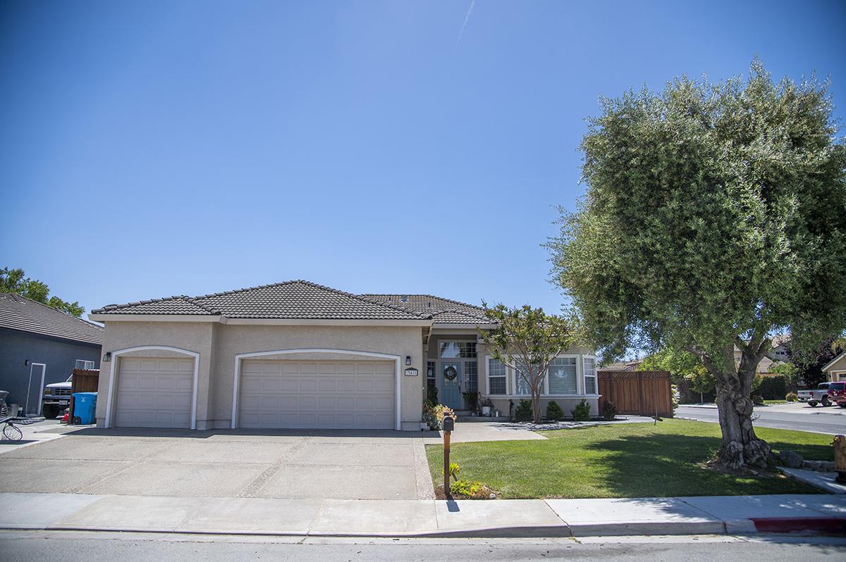 341 Eastview CT
