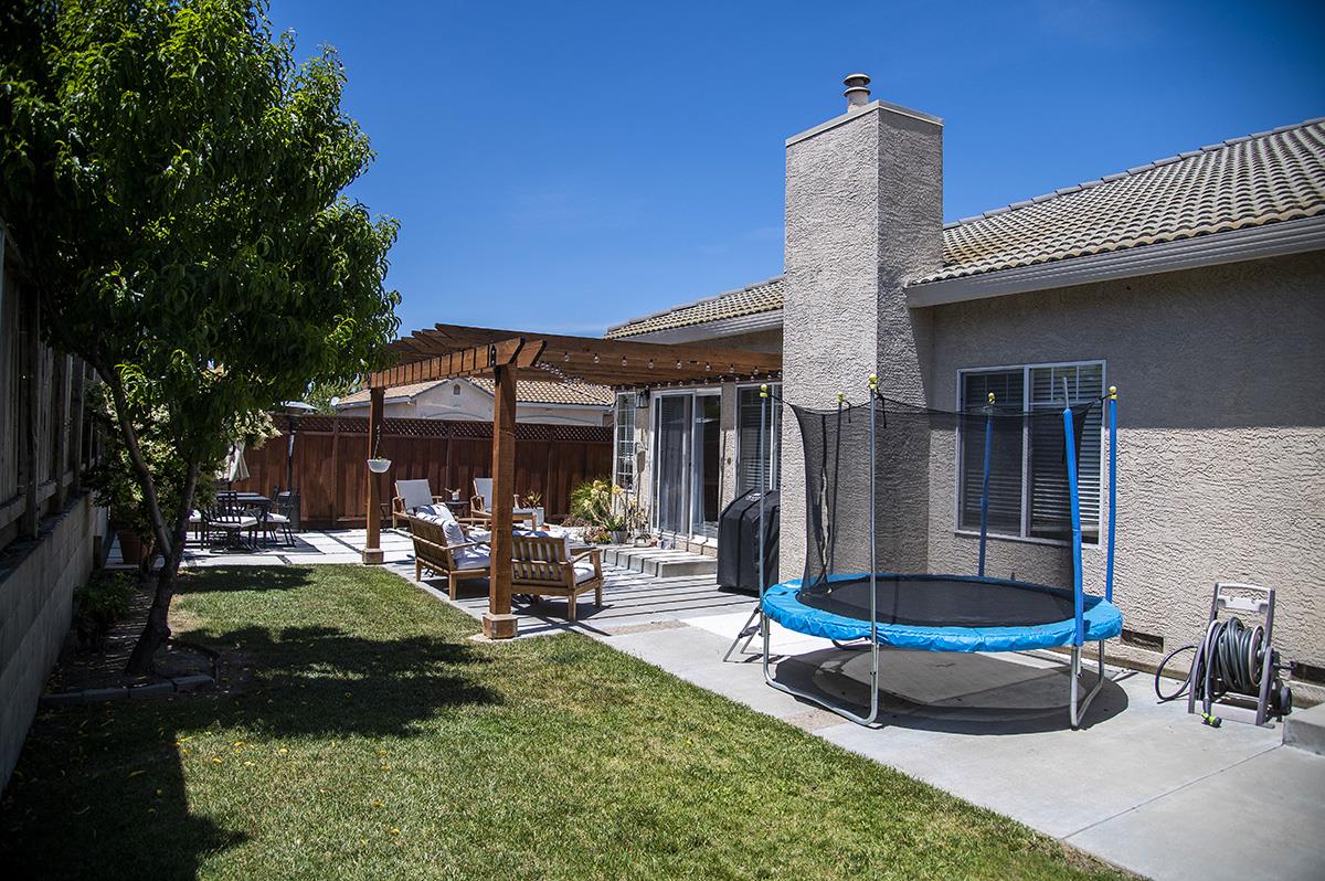 341 Eastview CT