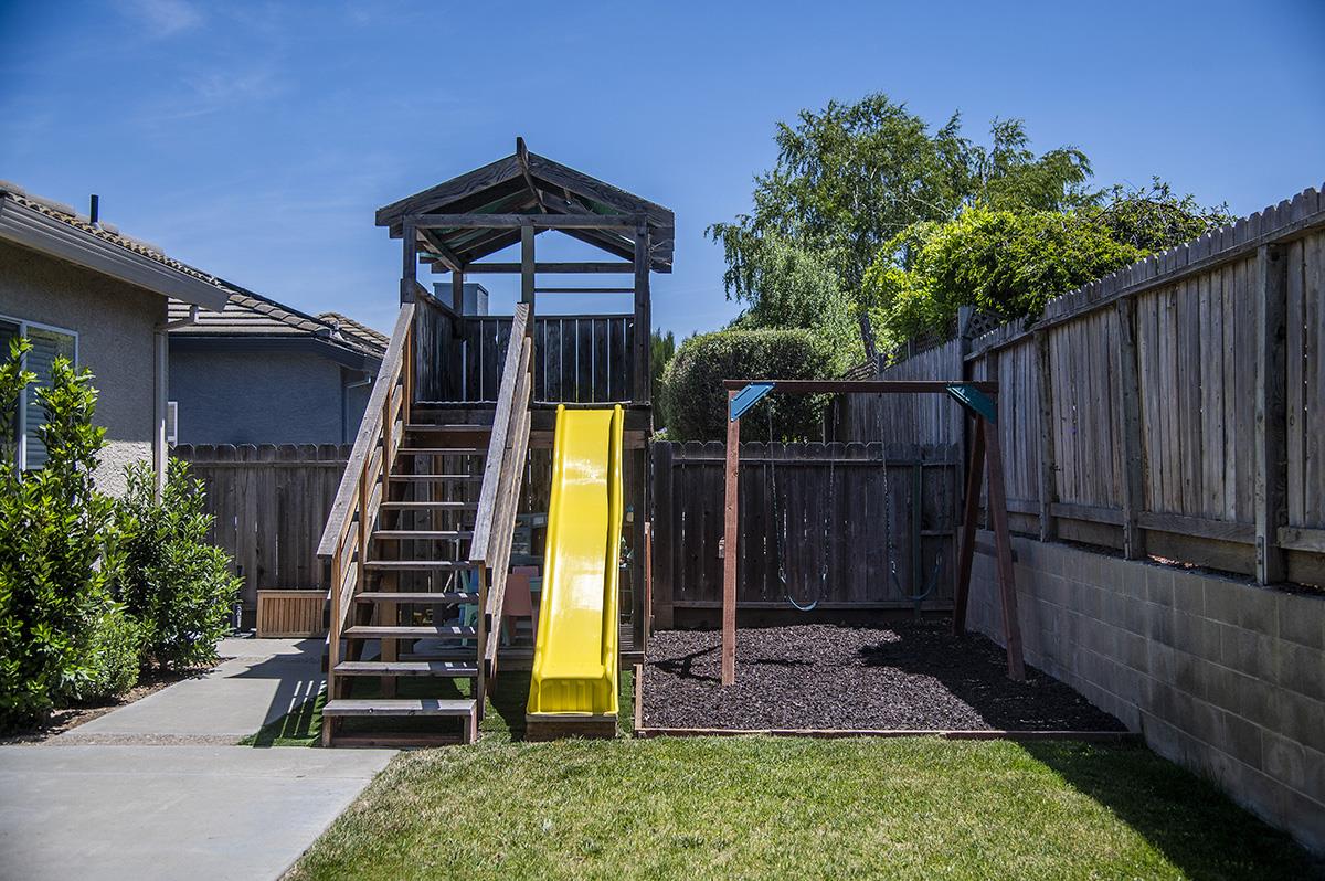 341 Eastview CT