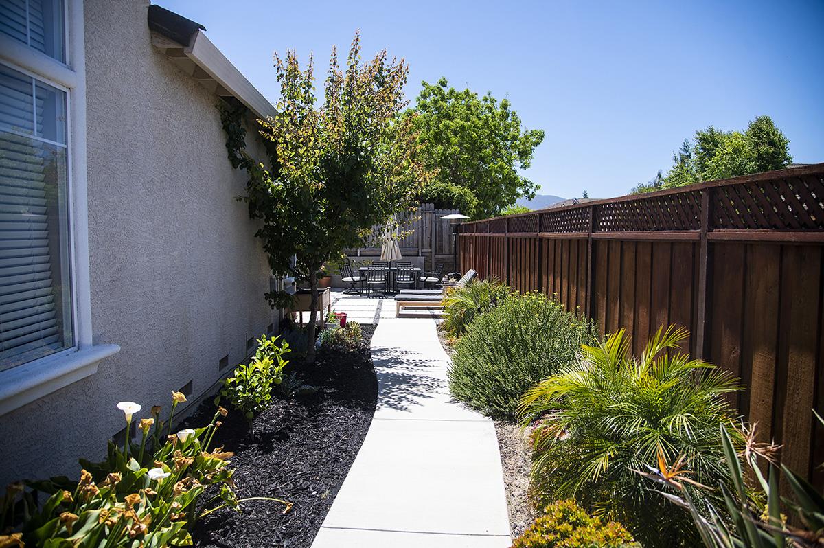 341 Eastview CT