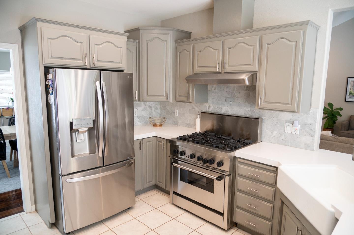 341 Eastview CT