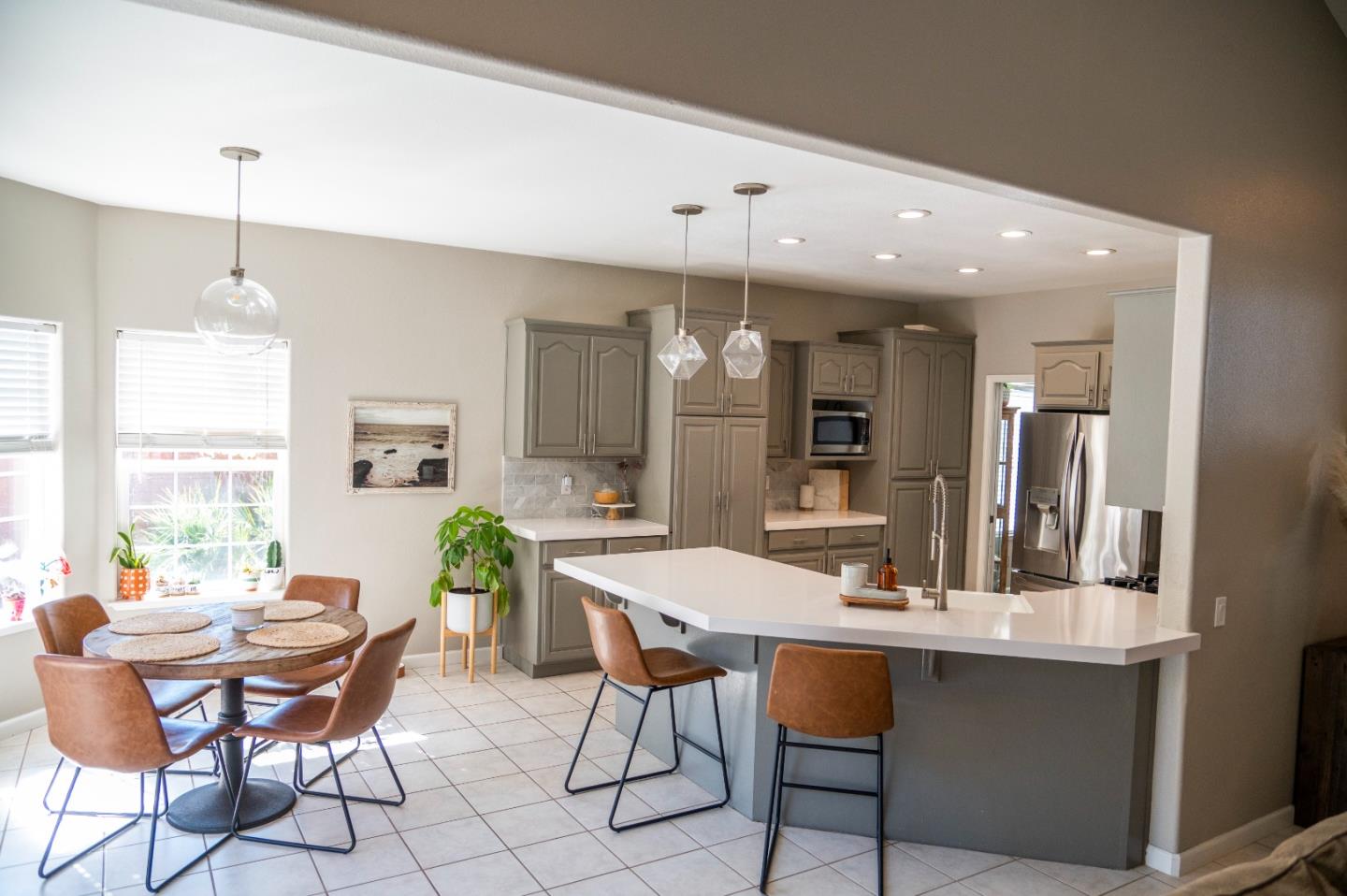 341 Eastview CT