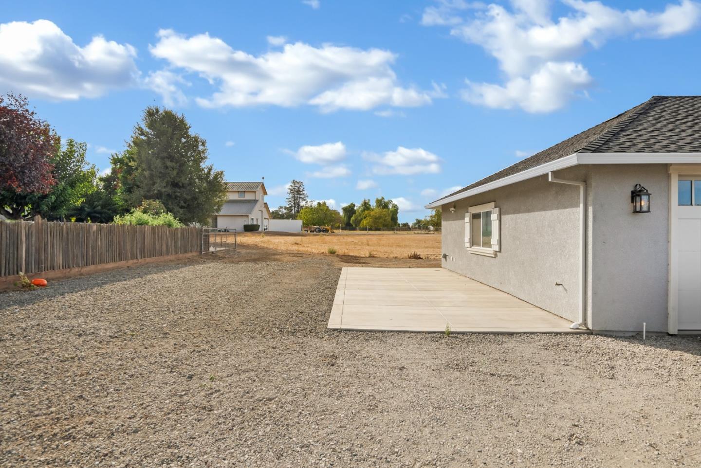300 Foothill RD