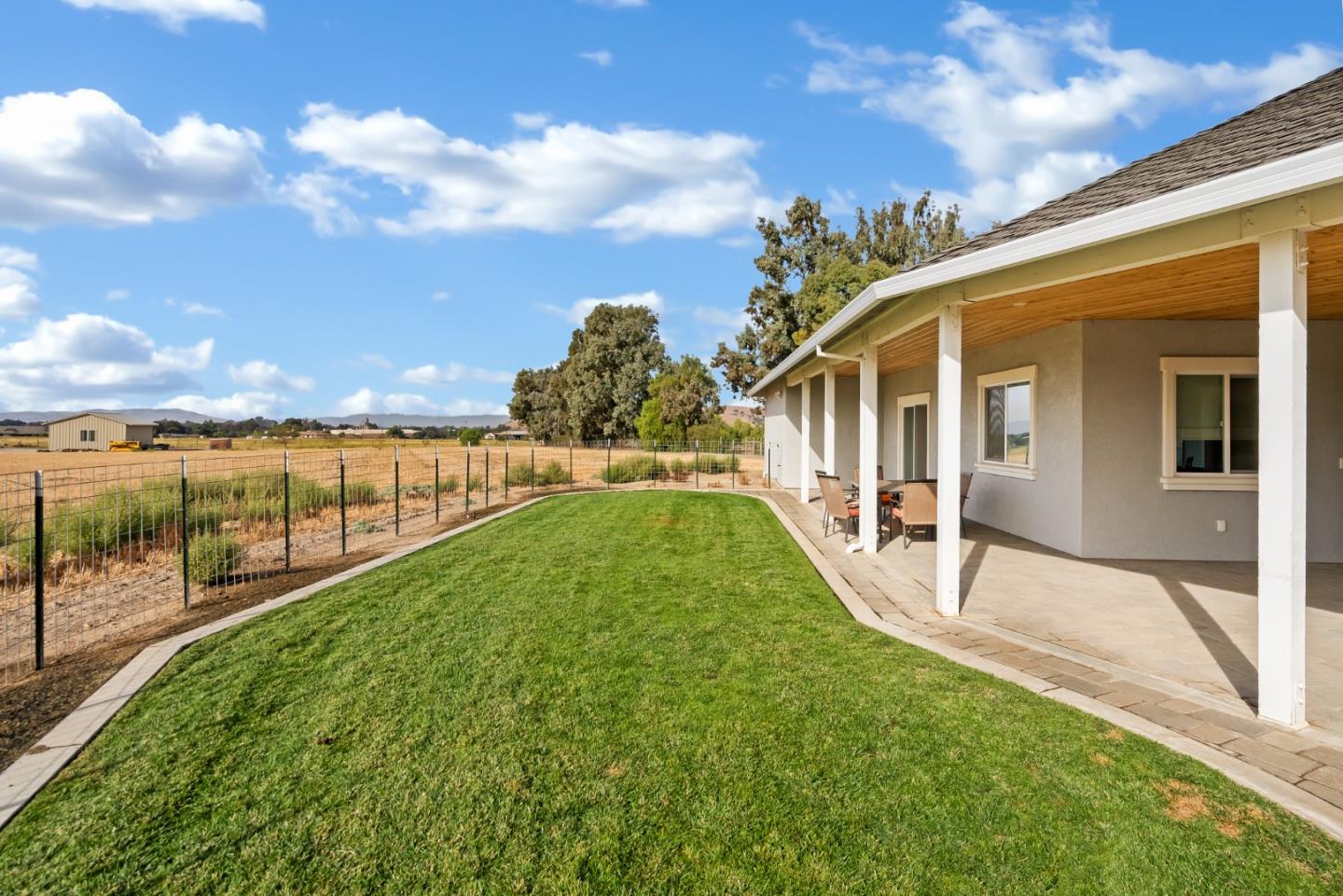300 Foothill RD