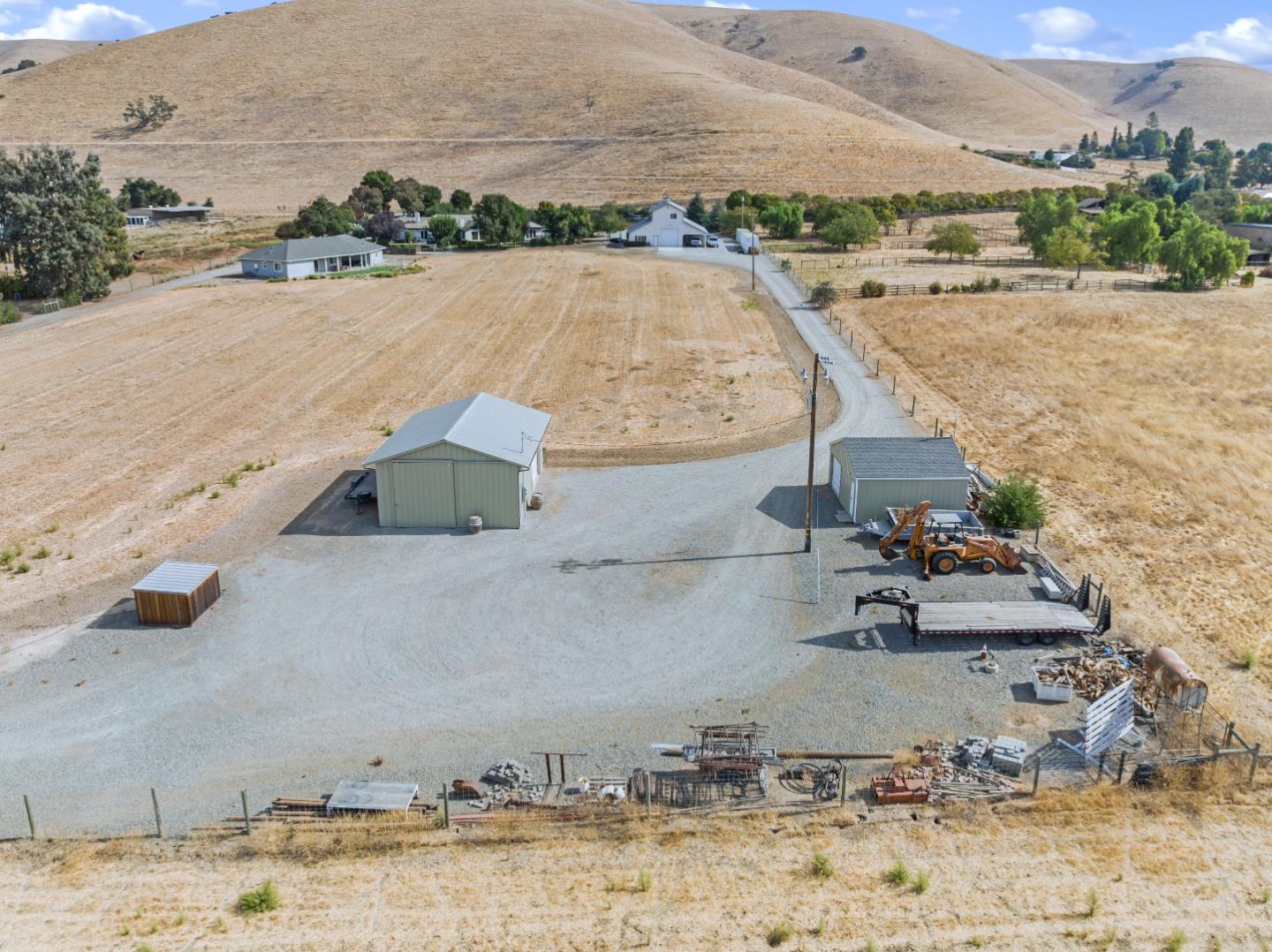 300 Foothill RD