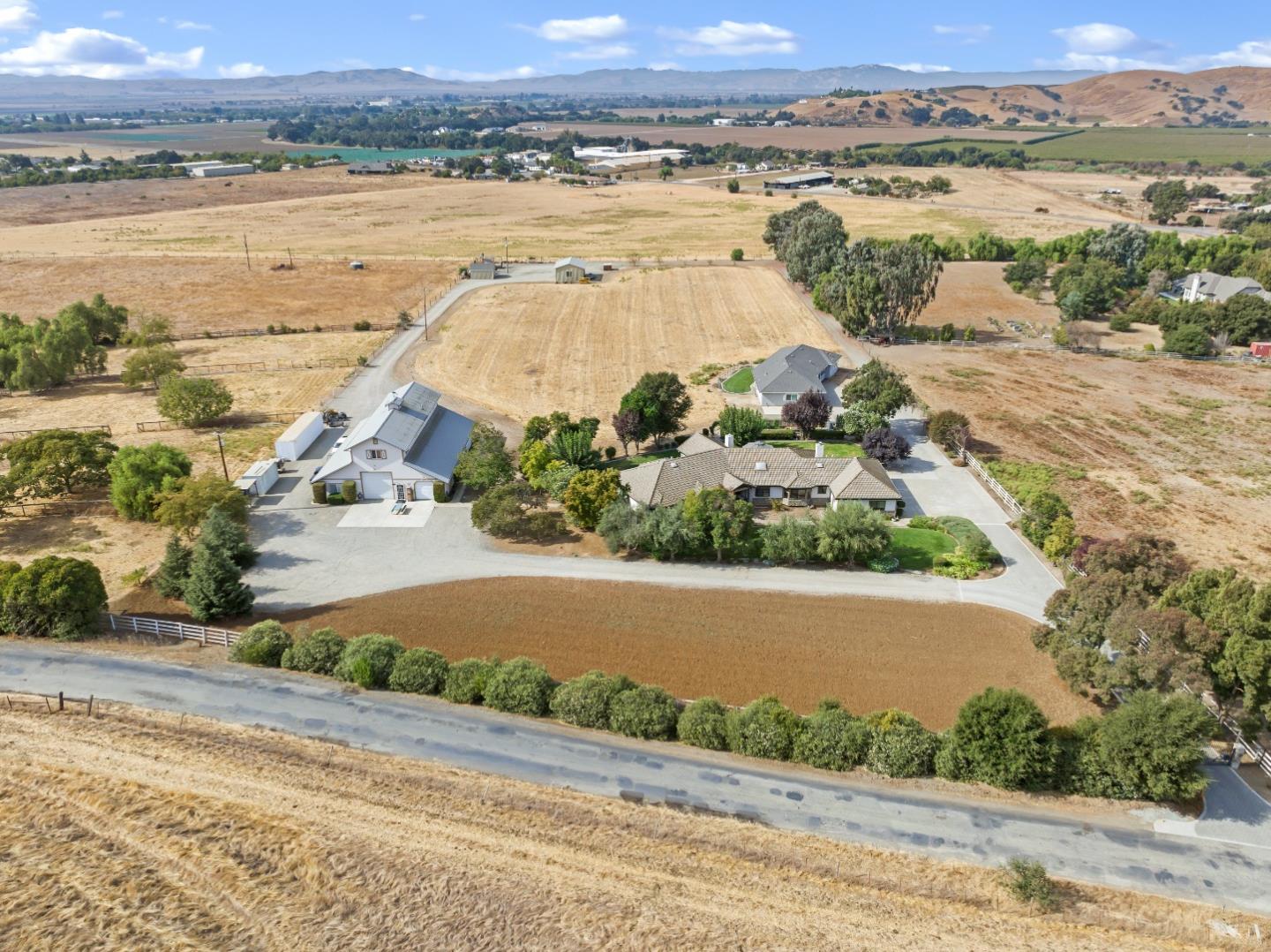 300 Foothill RD