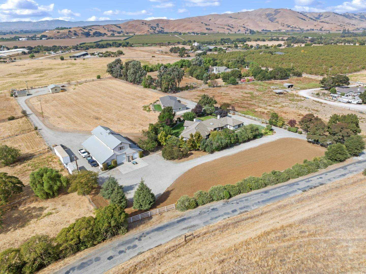 300 Foothill RD