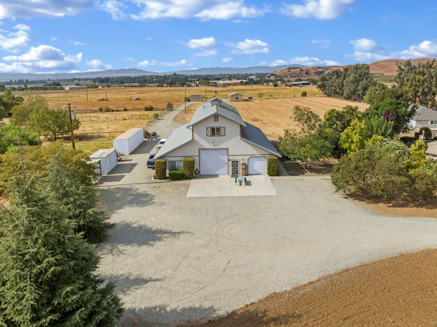 300 Foothill RD