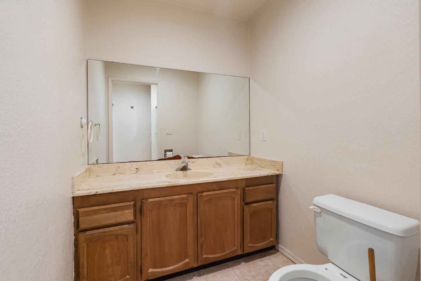 771 Santa Ana Valley RD