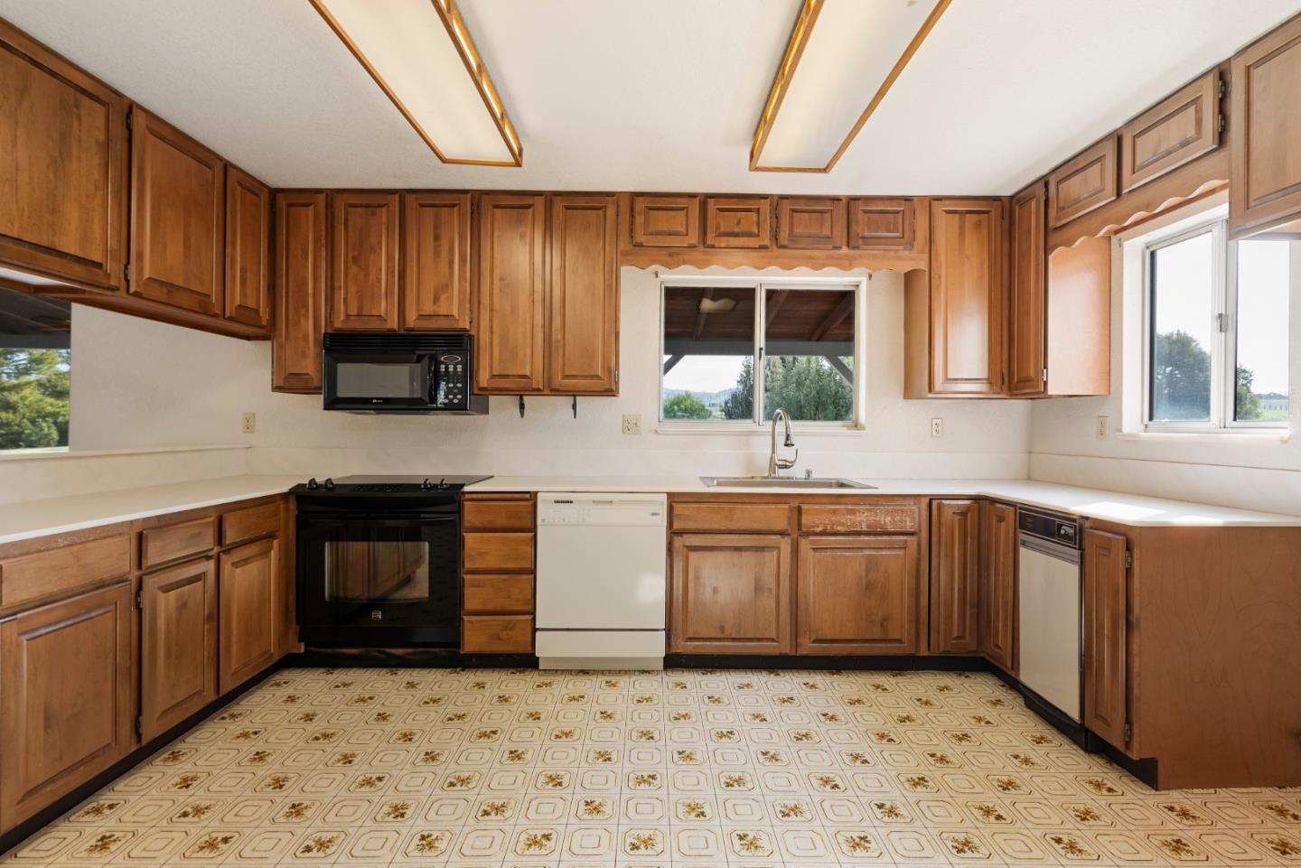 771 Santa Ana Valley RD