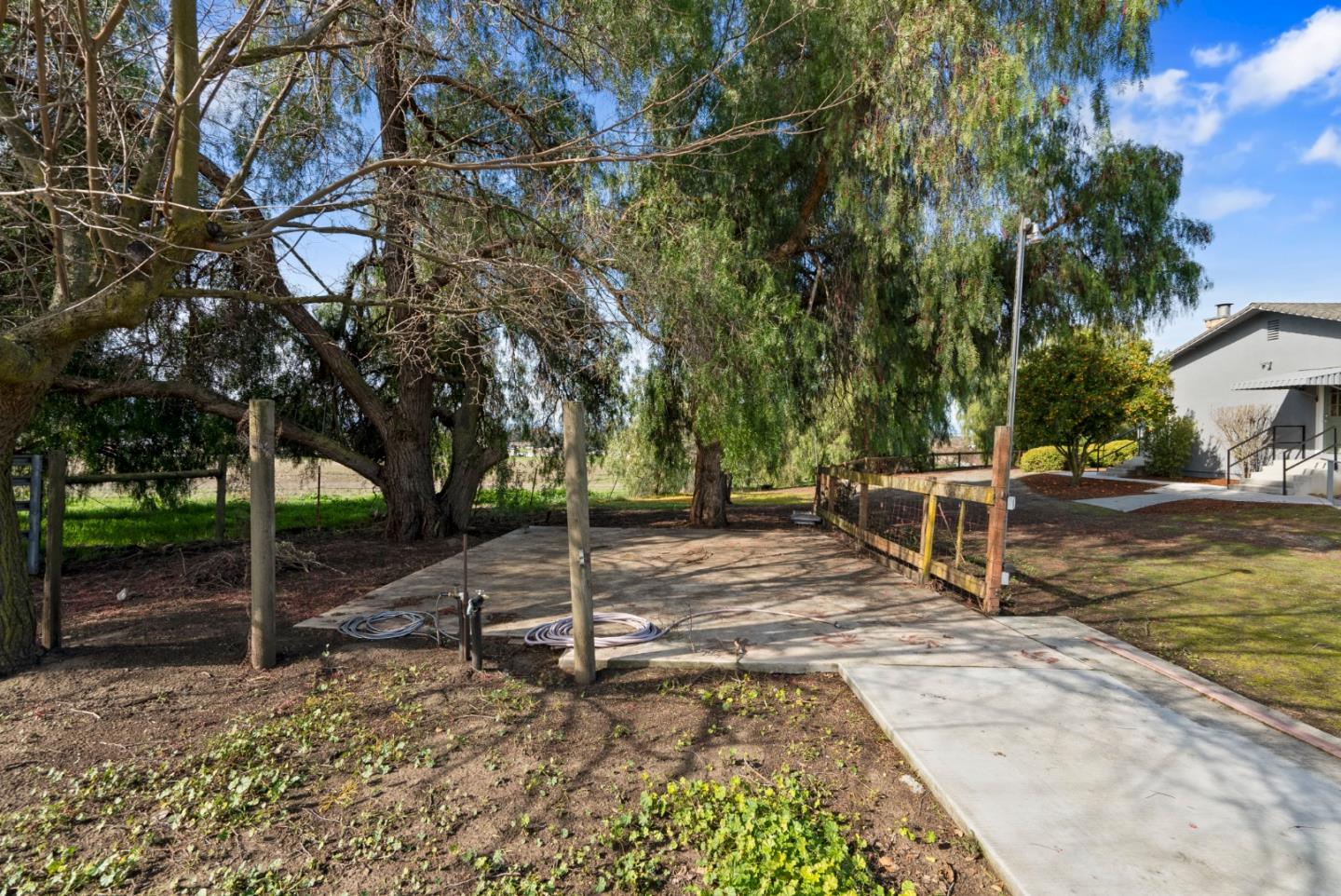 771 Santa Ana Valley RD