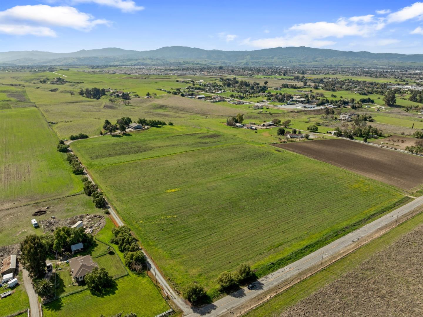 771 Santa Ana Valley RD