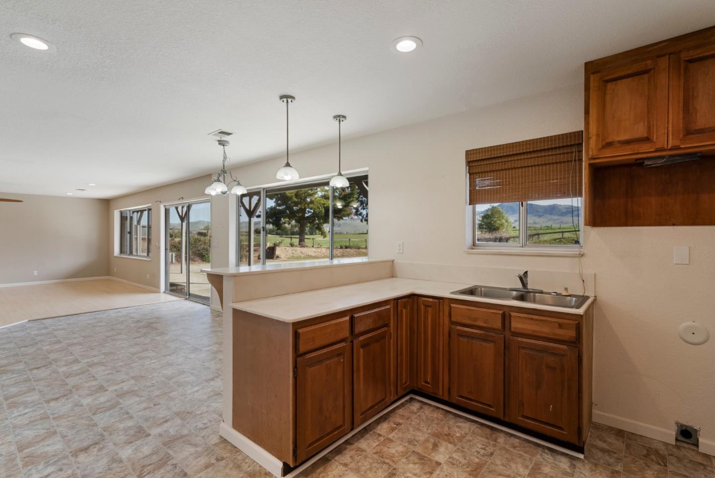 771 Santa Ana Valley RD