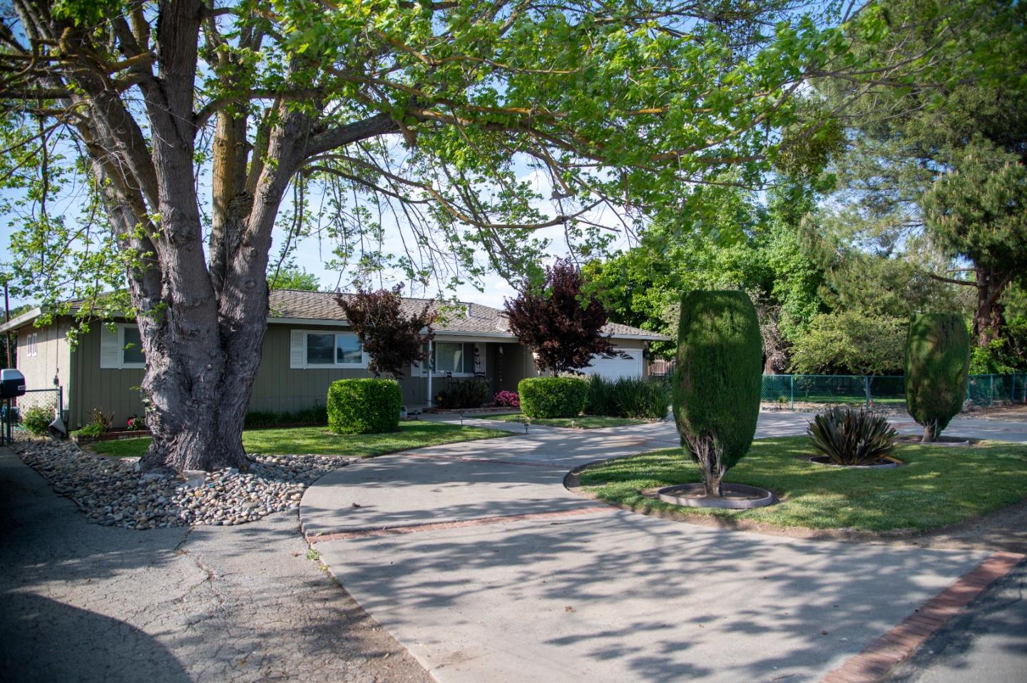 1355 King George Court