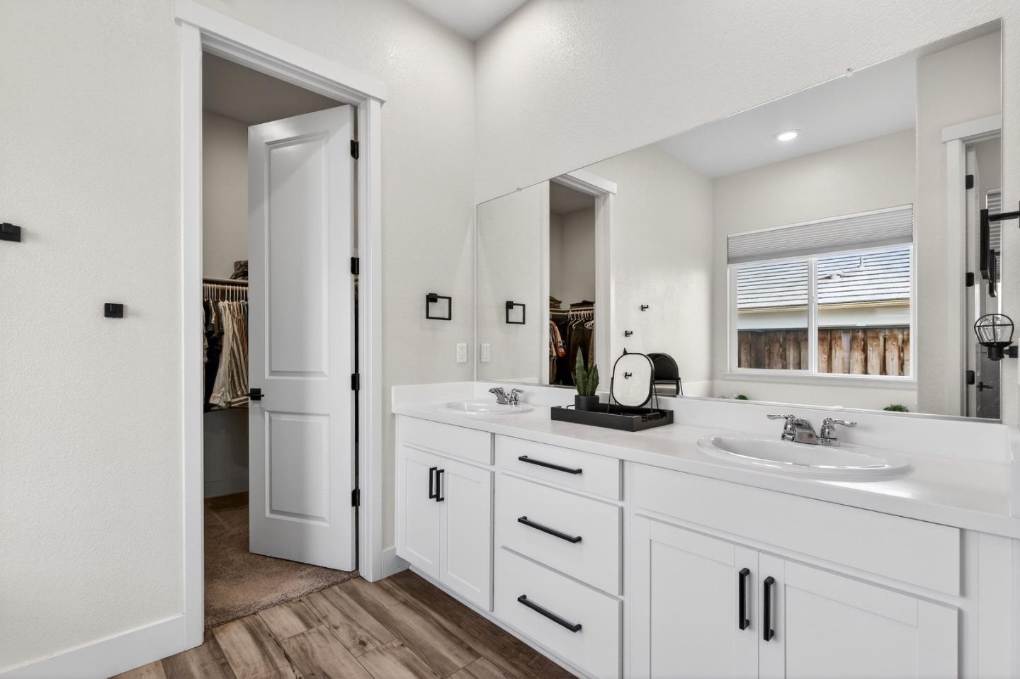 240 Scarlett Way