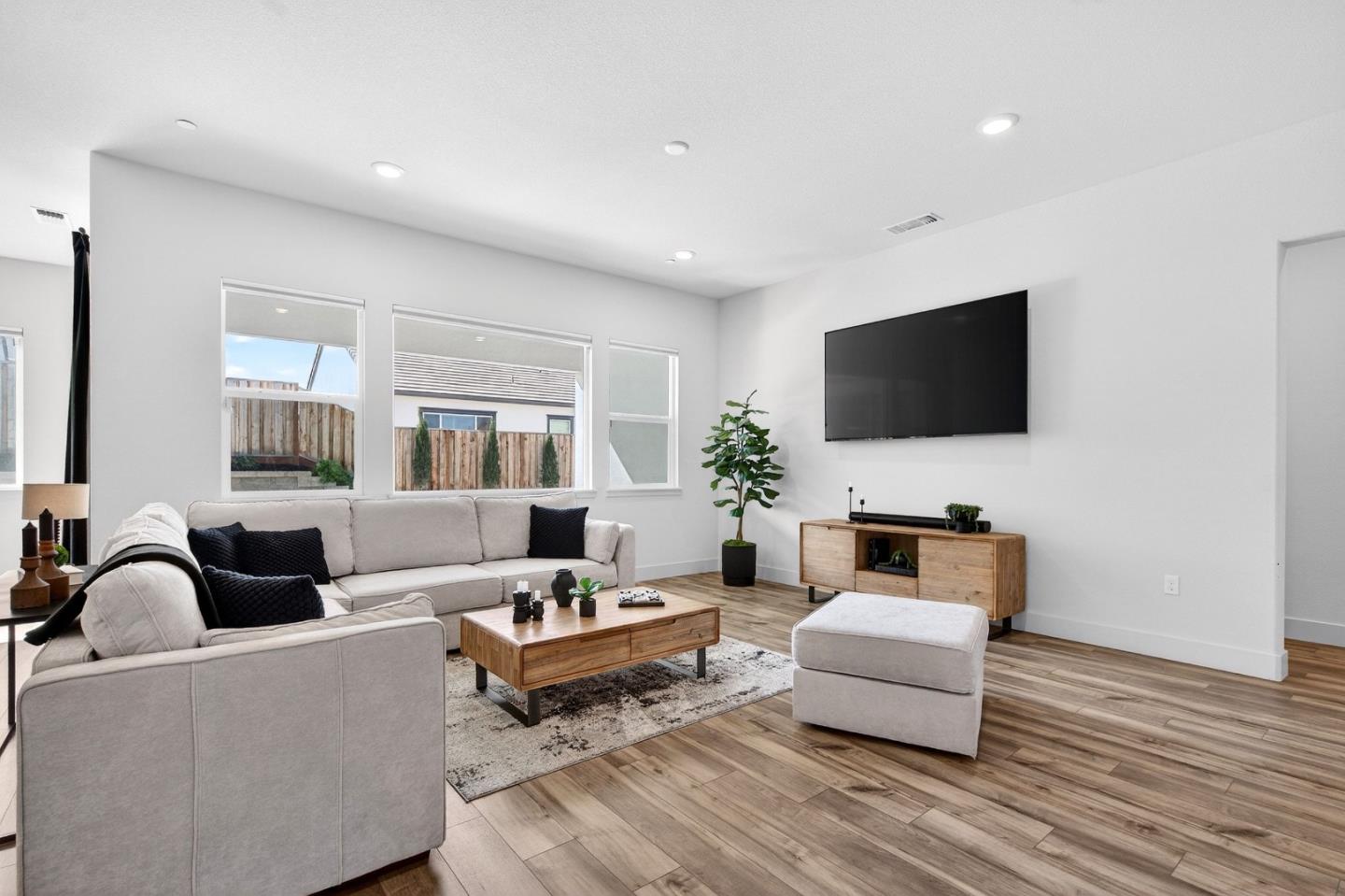 240 Scarlett Way