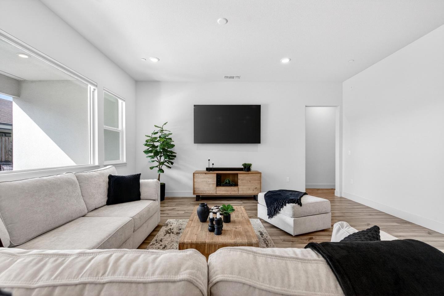 240 Scarlett Way