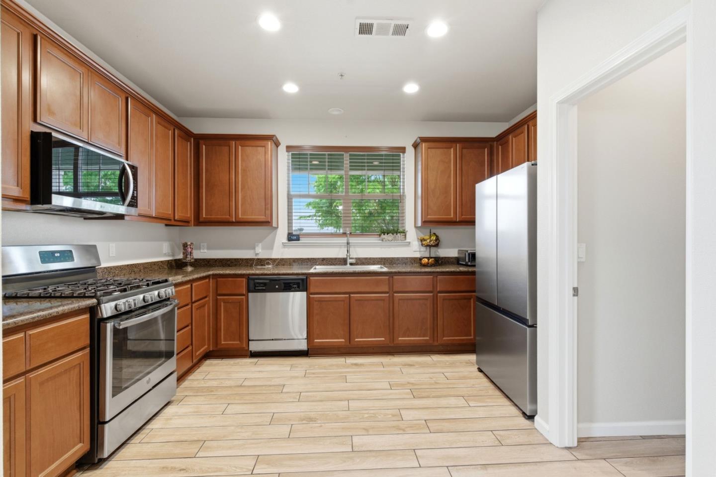 651 Livingston Avenue