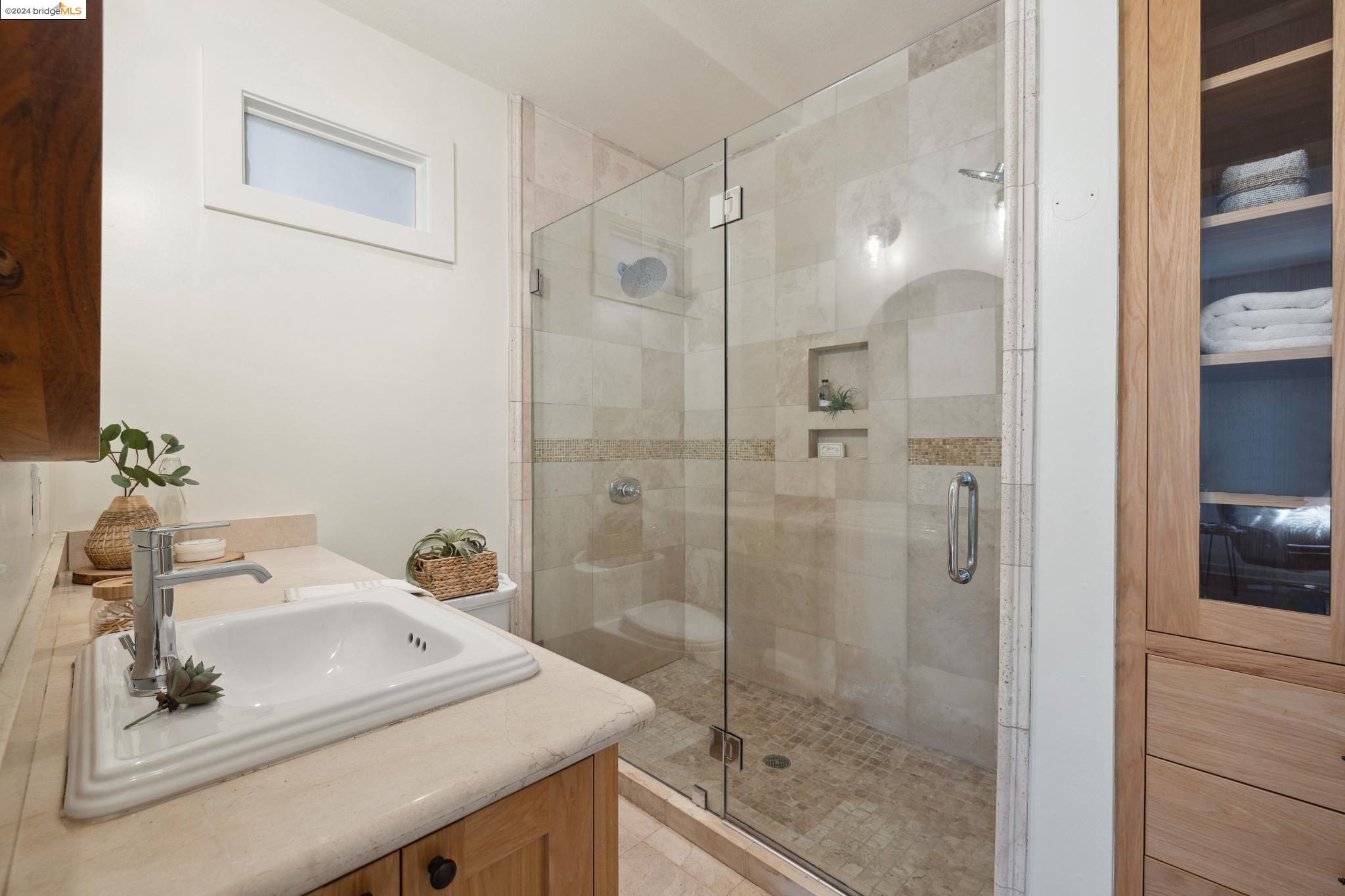 5687 Florence Ter