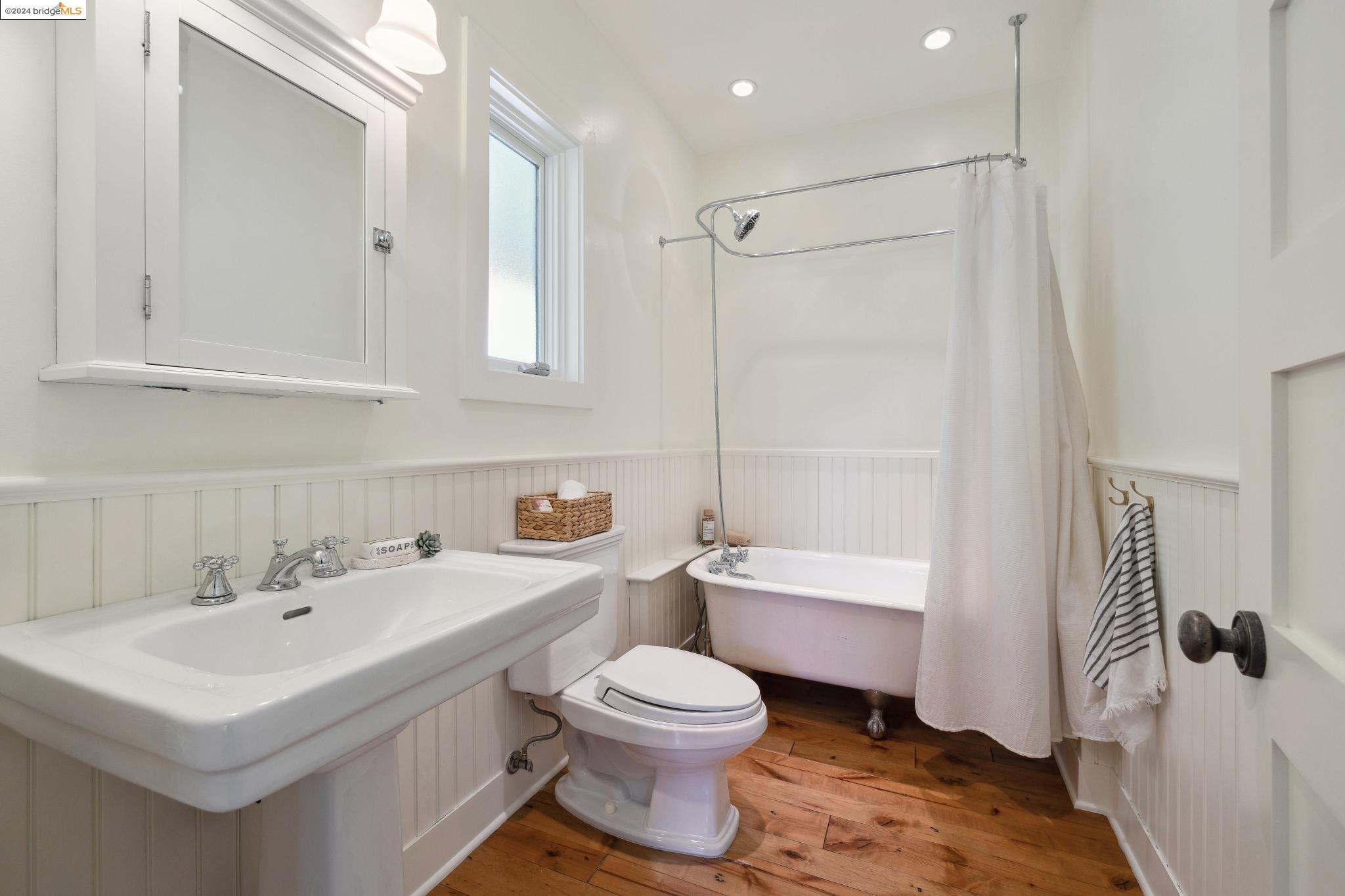 5687 Florence Ter
