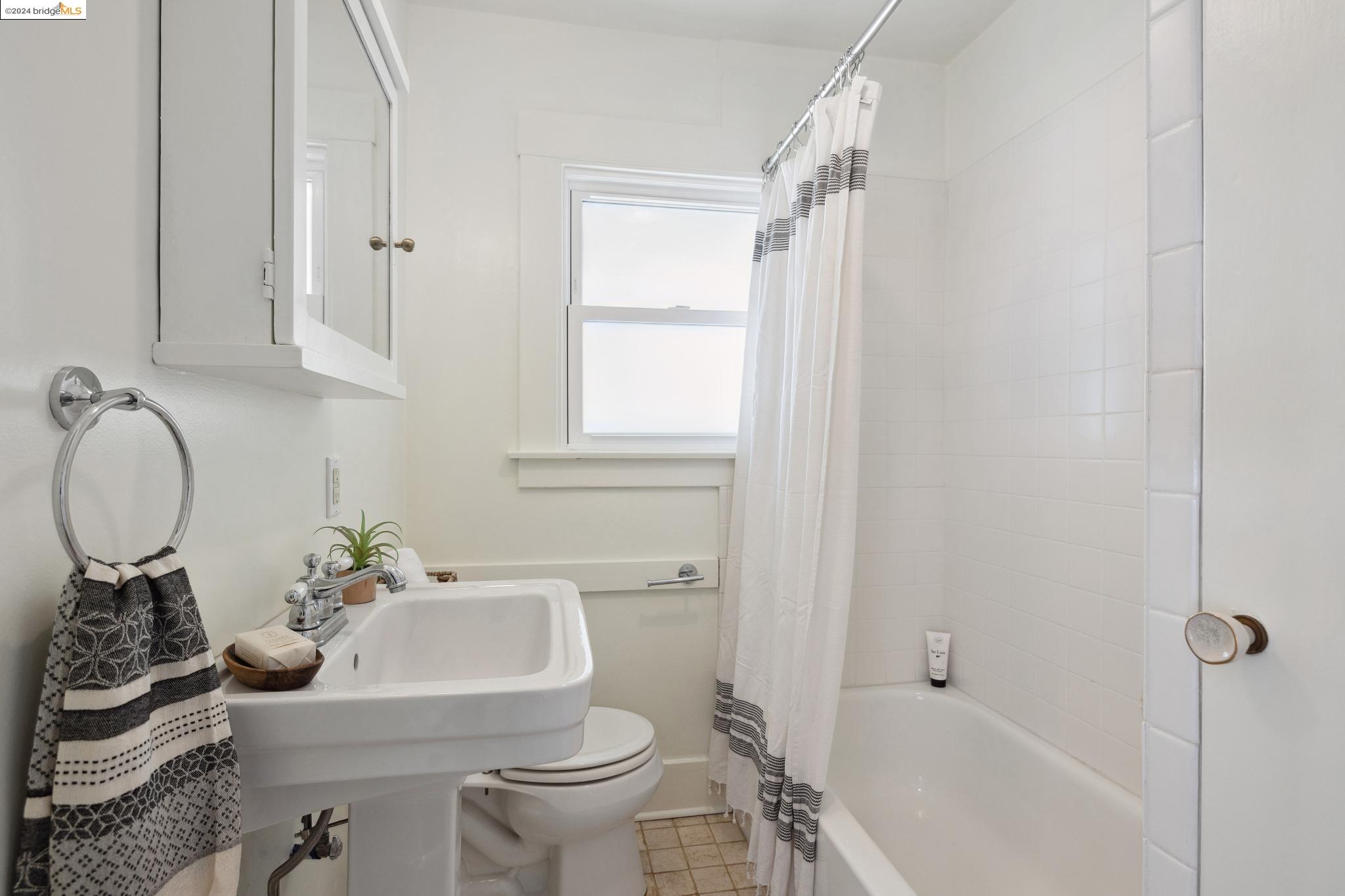 5687 Florence Ter