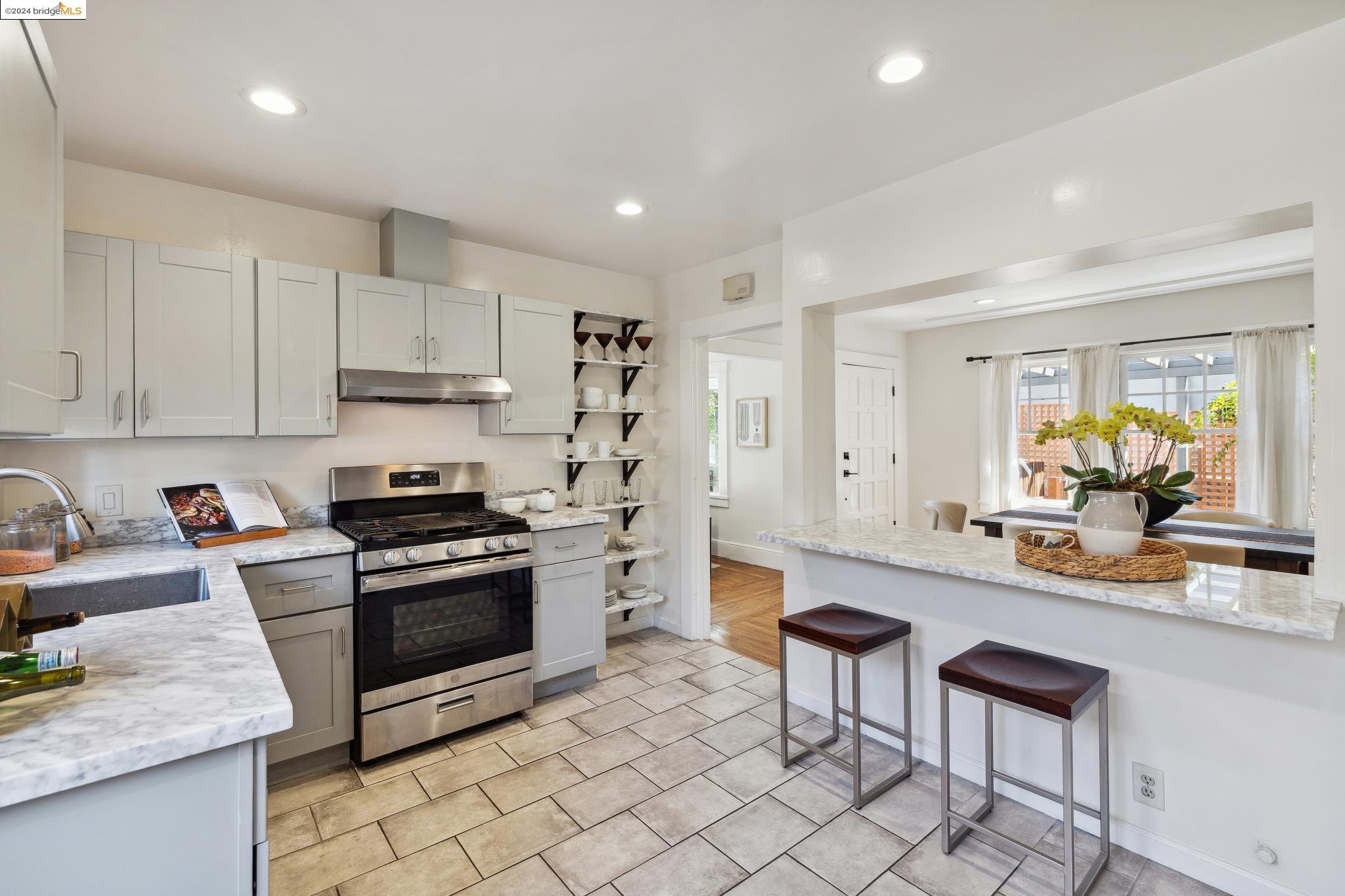 860 The Alameda