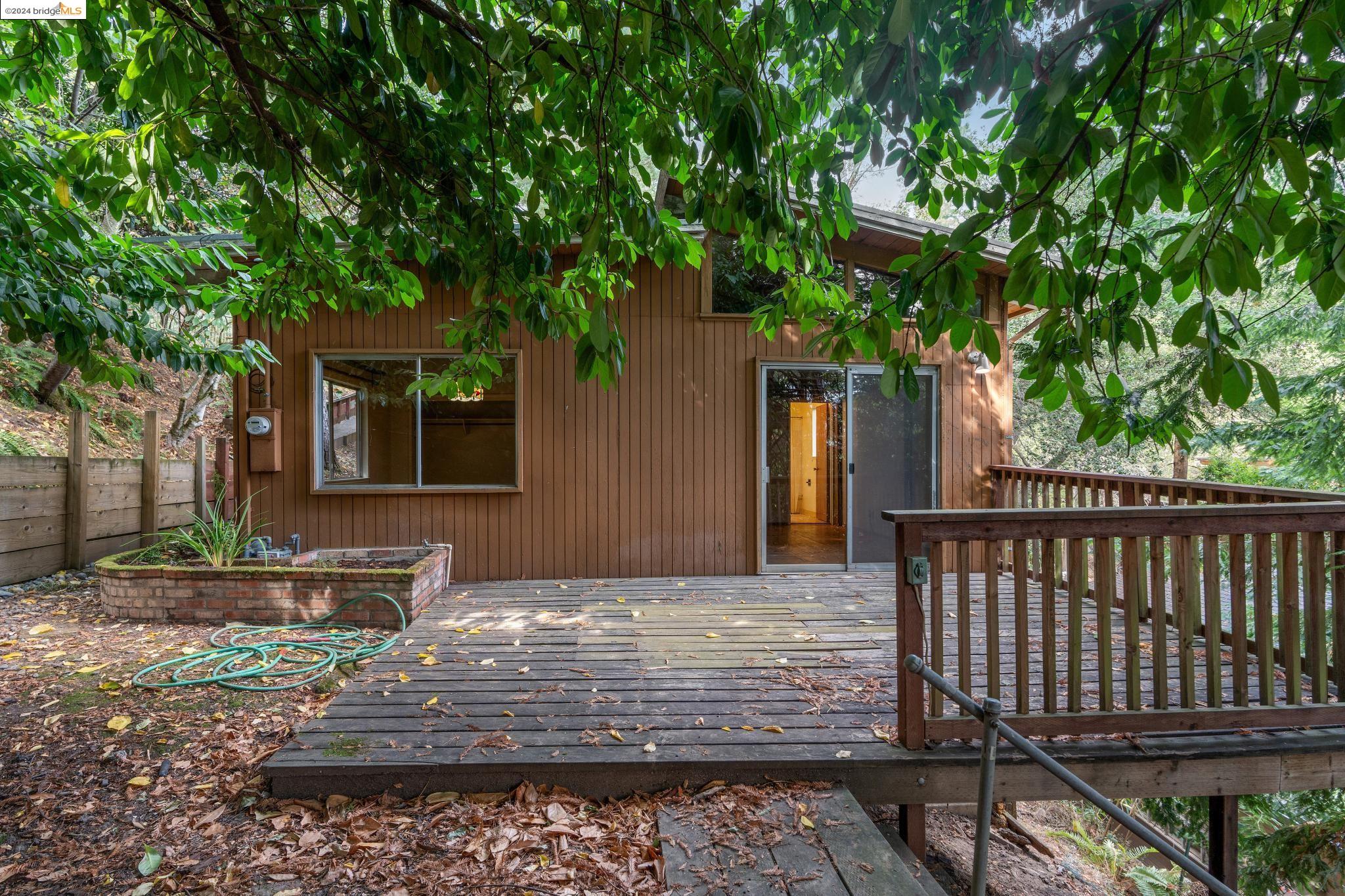 6838 Saroni Dr