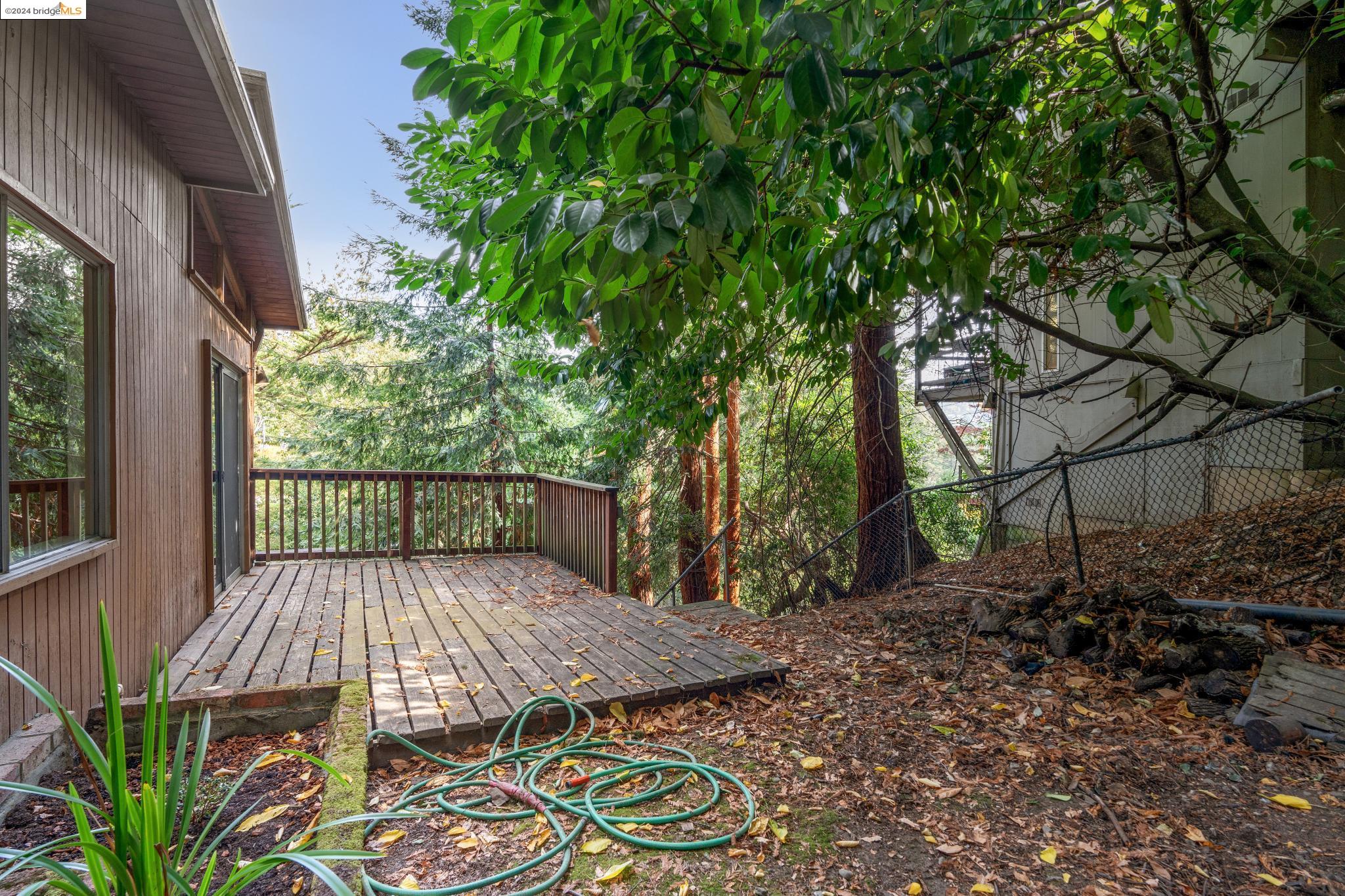 6838 Saroni Dr