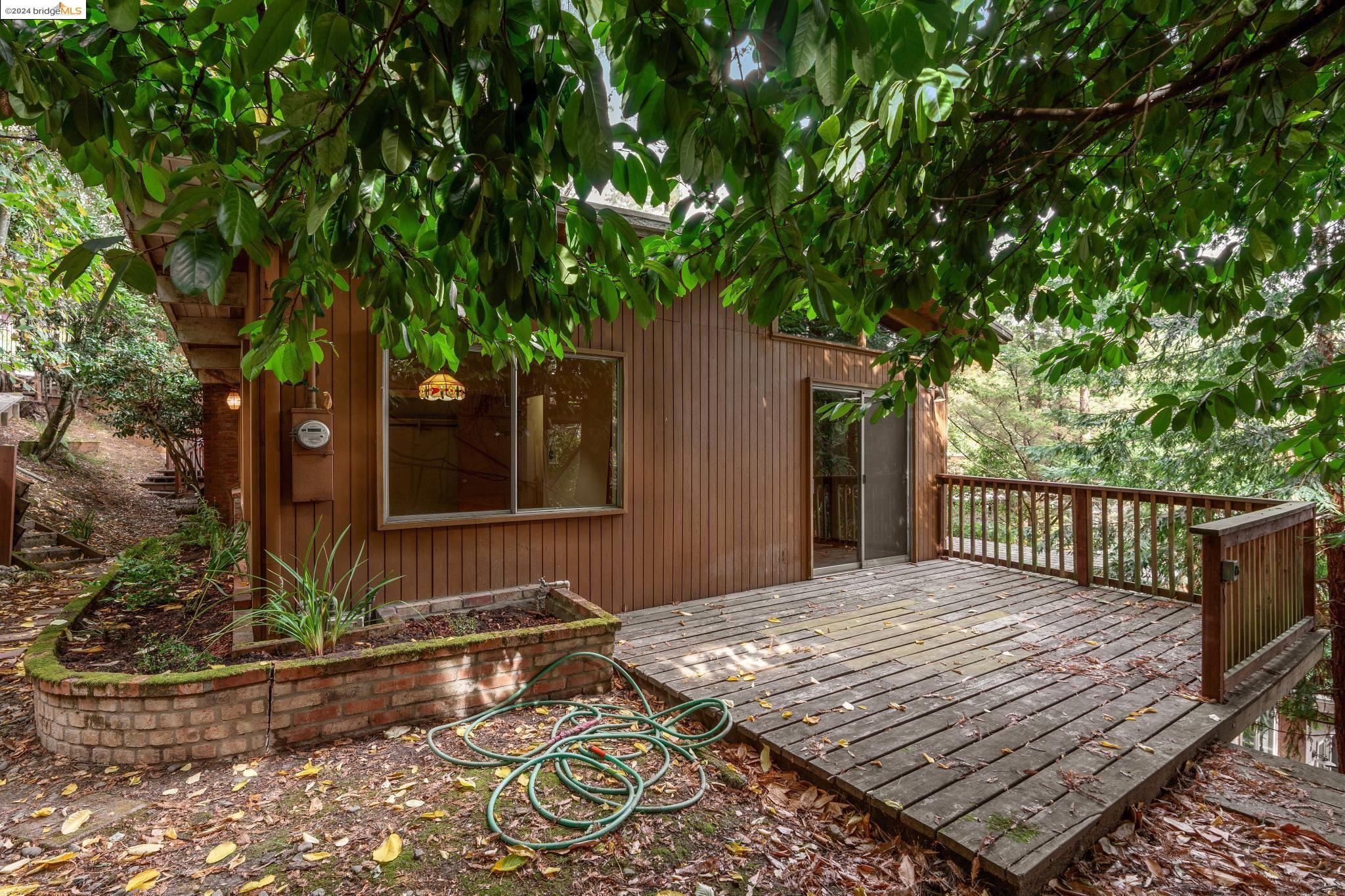 6838 Saroni Dr