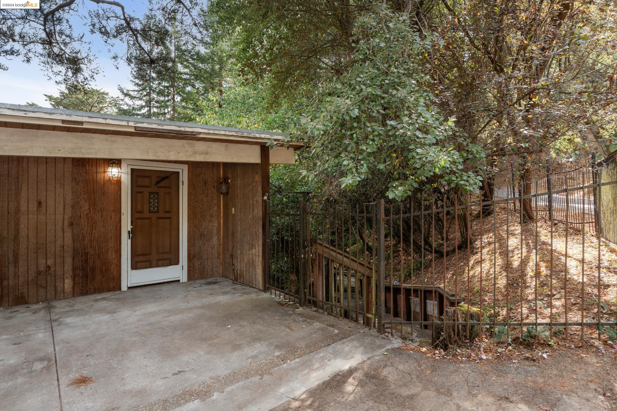 6838 Saroni Dr