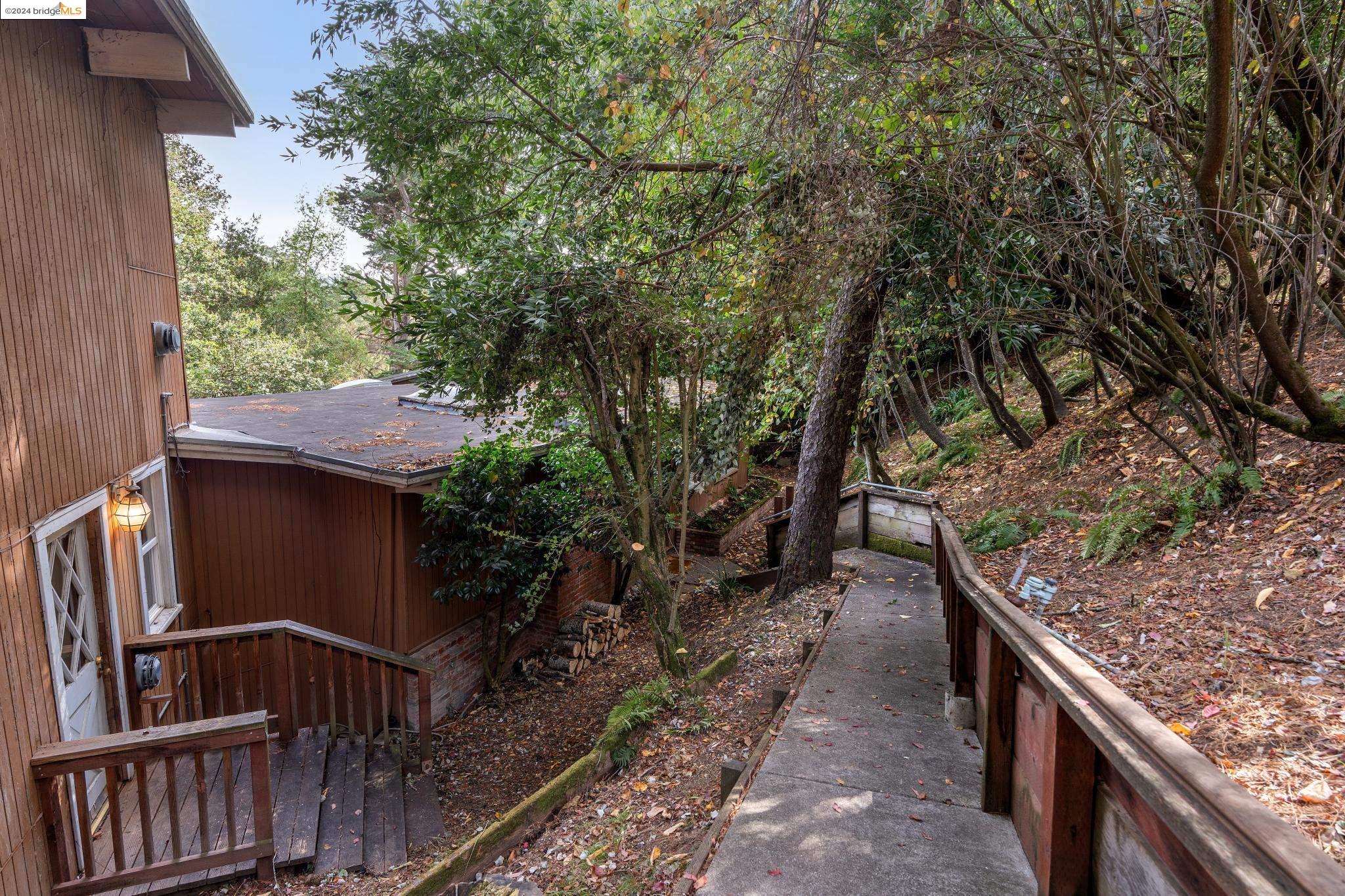 6838 Saroni Dr