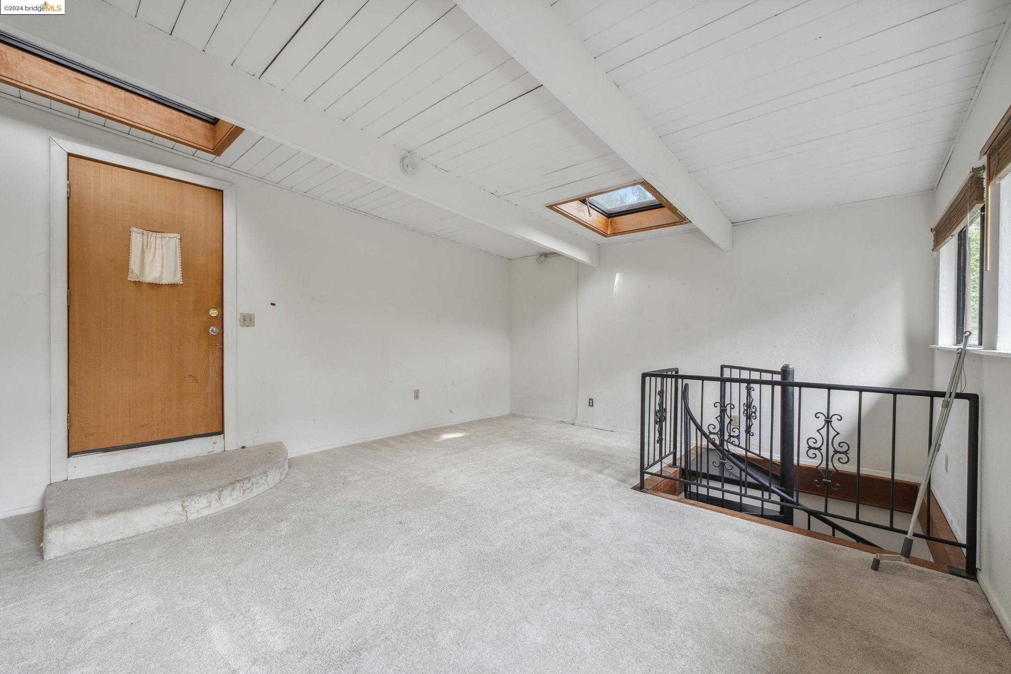 6838 Saroni Dr